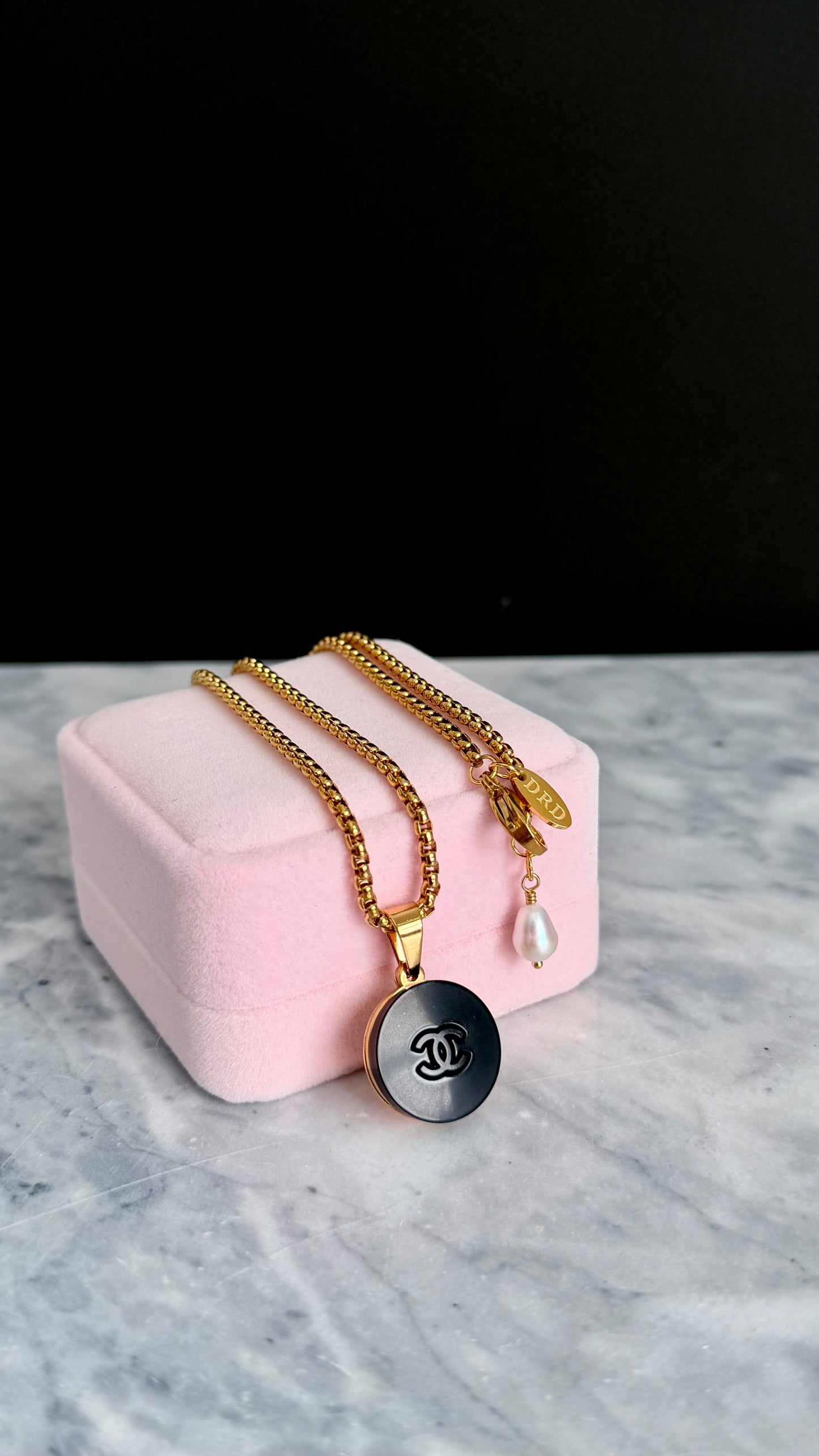 🖤 super rare reworked black button necklace