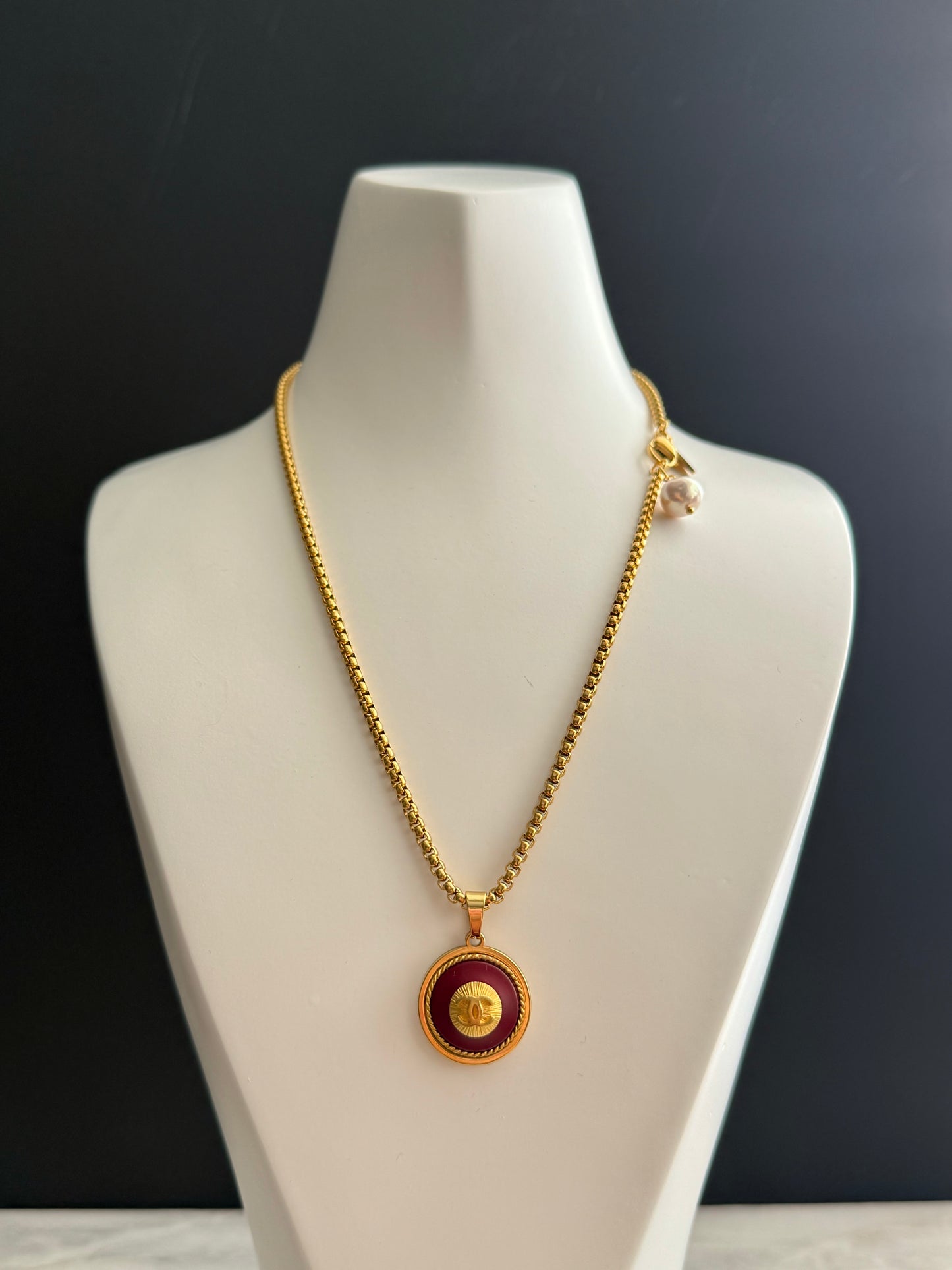 🌹”Kitty” burgundy Vintage Authentic reworked Gold button Necklace