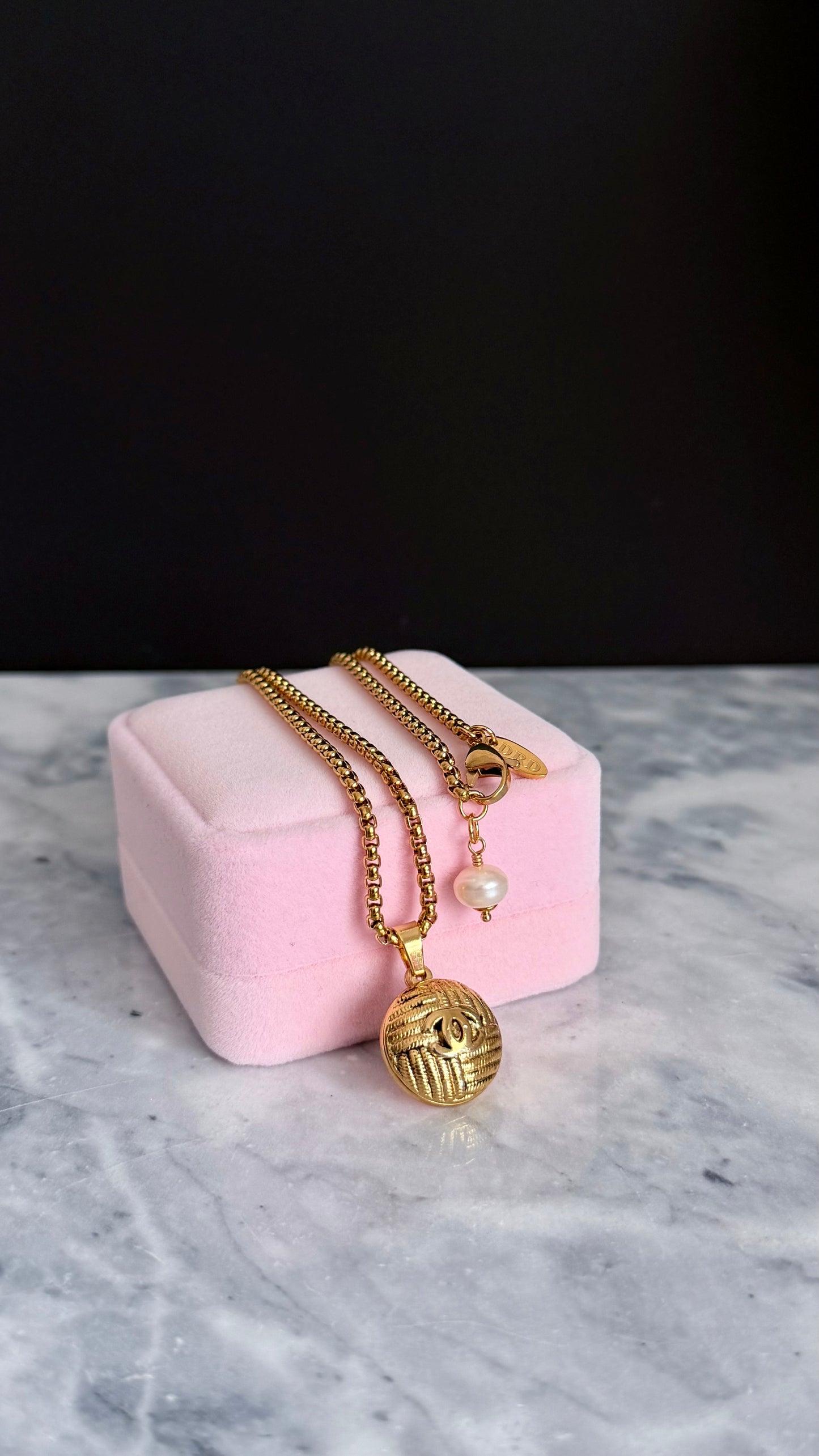 ✨ Extremely rare Authentic Reworked gold Button Necklace