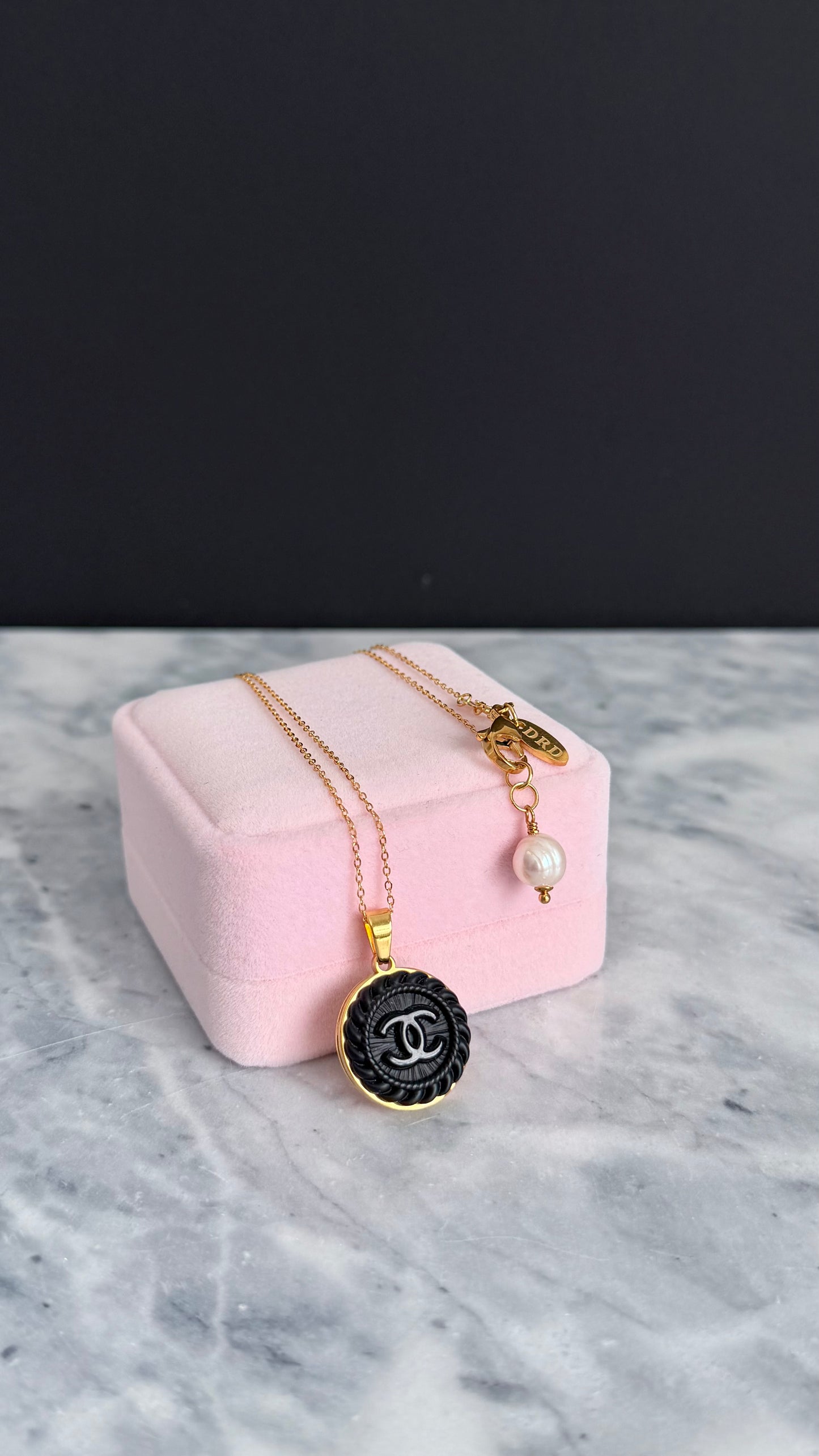 ✨RARE Vintage Authentic button Necklace