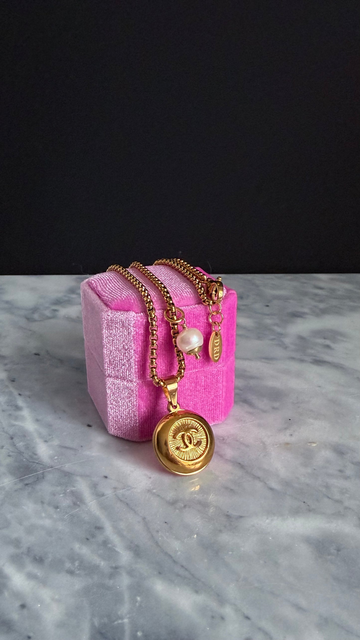 ✨ Extremely rare Authentic Reworked gold Button Necklace