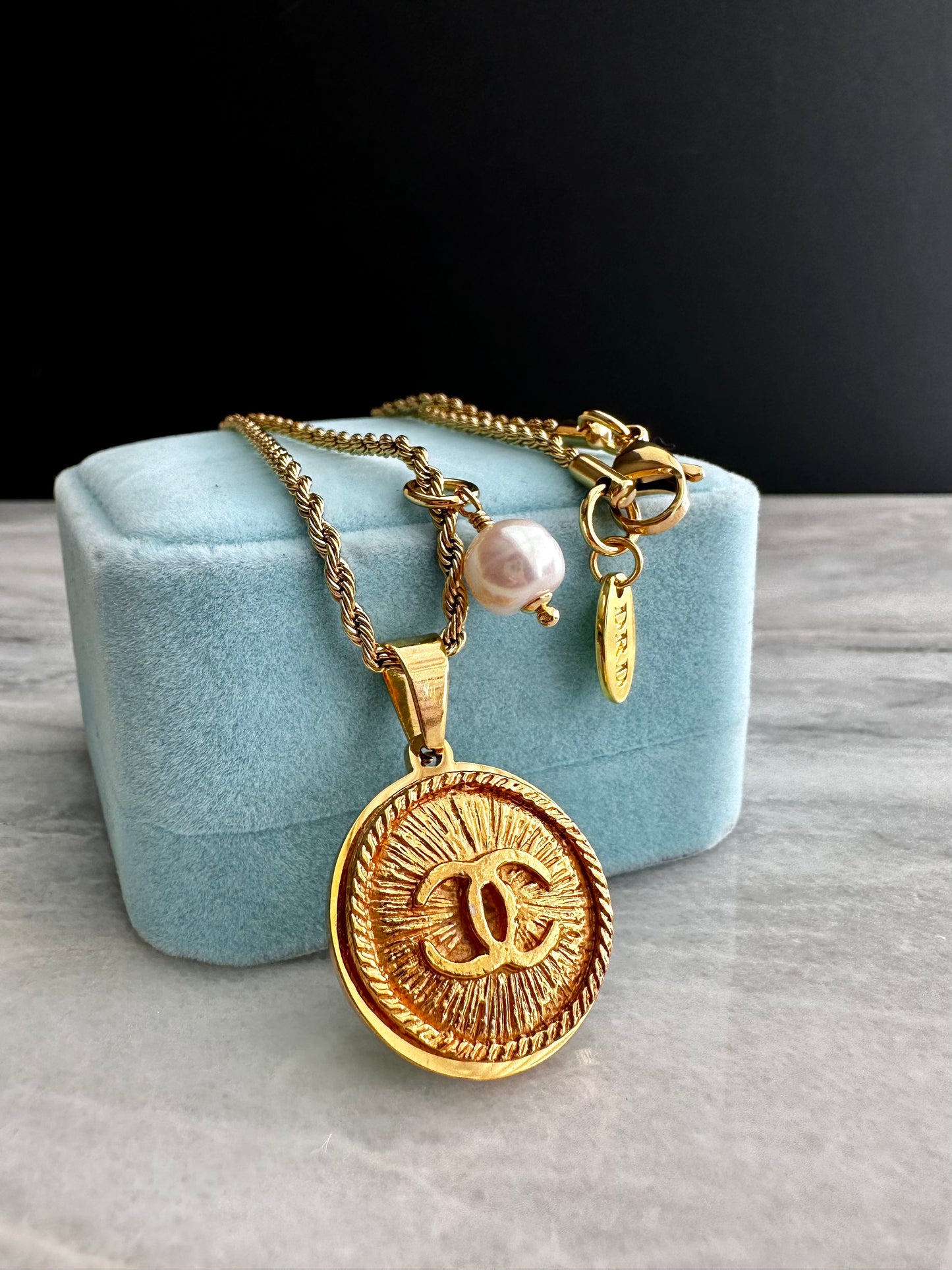 ✨ HUGE SUPER RARE Large Vintage Authentic reworked Gold button Necklace