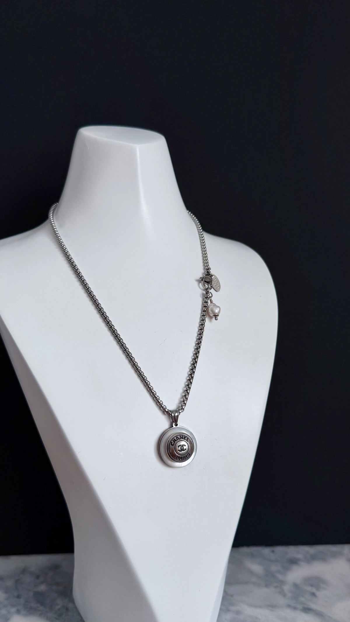 🌸 MOTHER OF PEARL One of a kind Authentic Reworked button necklace