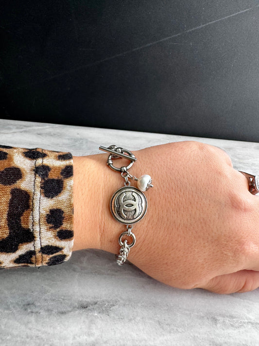 ✨ONE OF A KIND silver reworked button bracelet • rolo chain