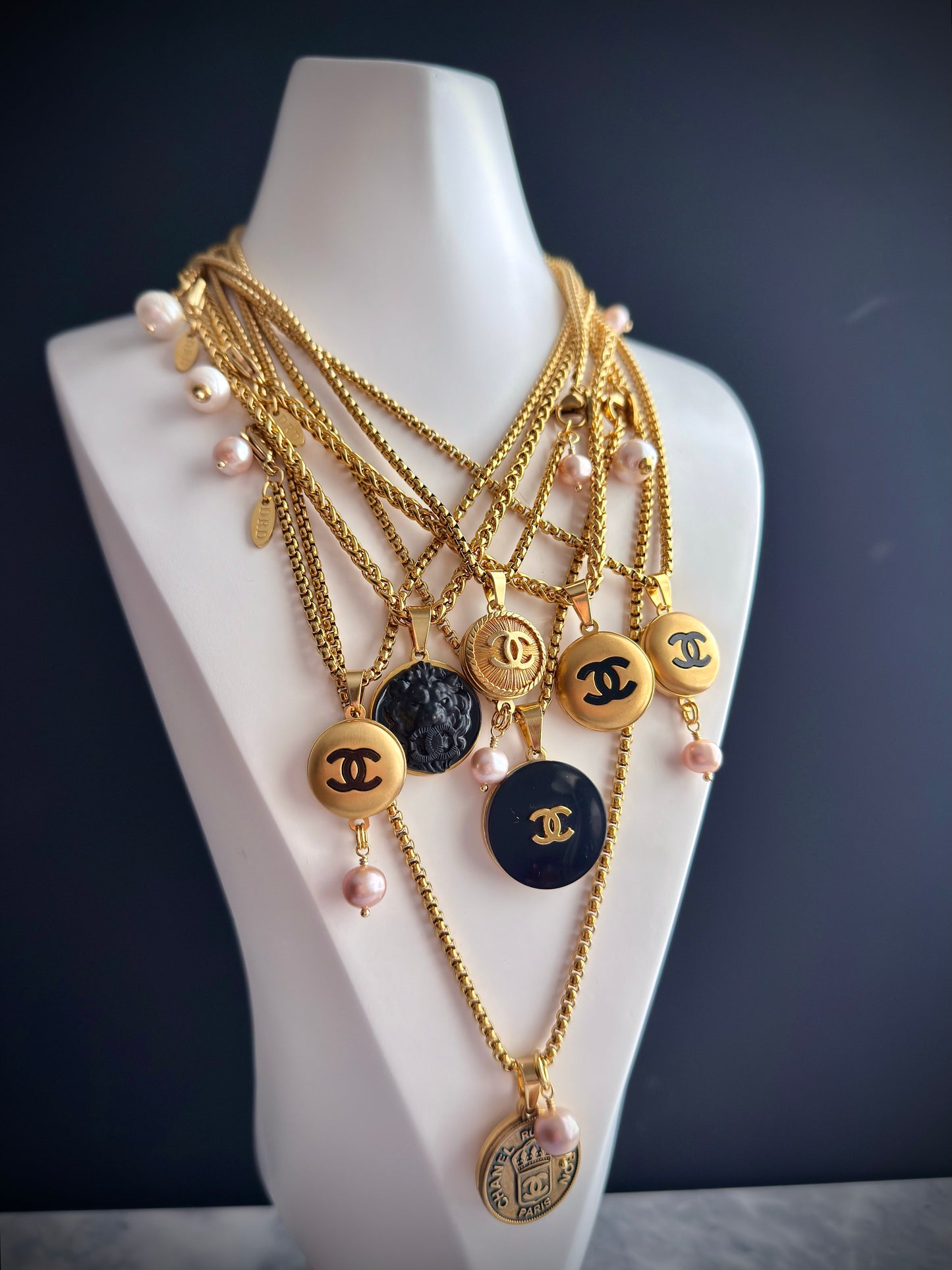 🖤 super rare reworked LARGE black button necklace