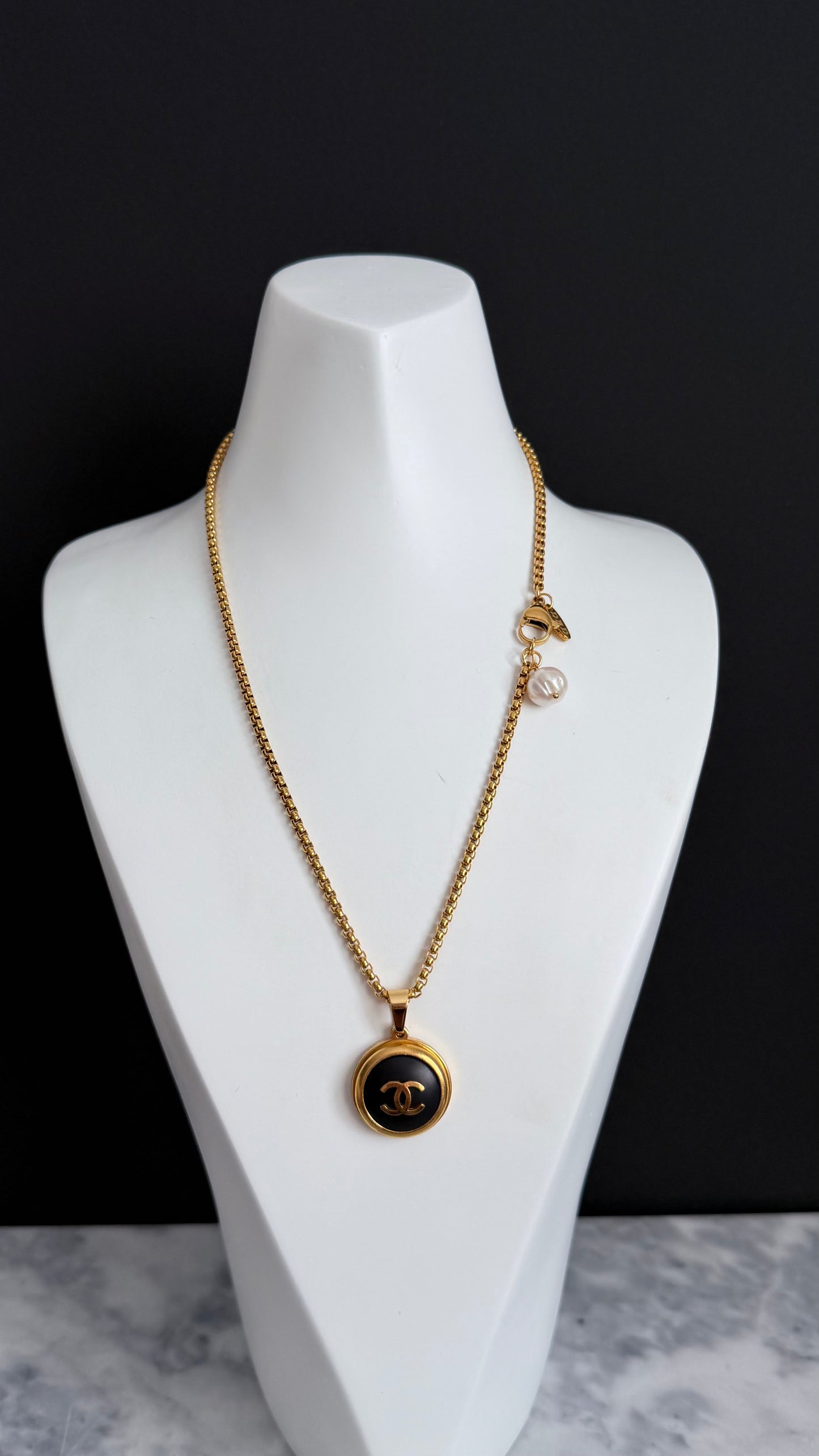 🖤 EXTREMELY RARE reworked button necklace