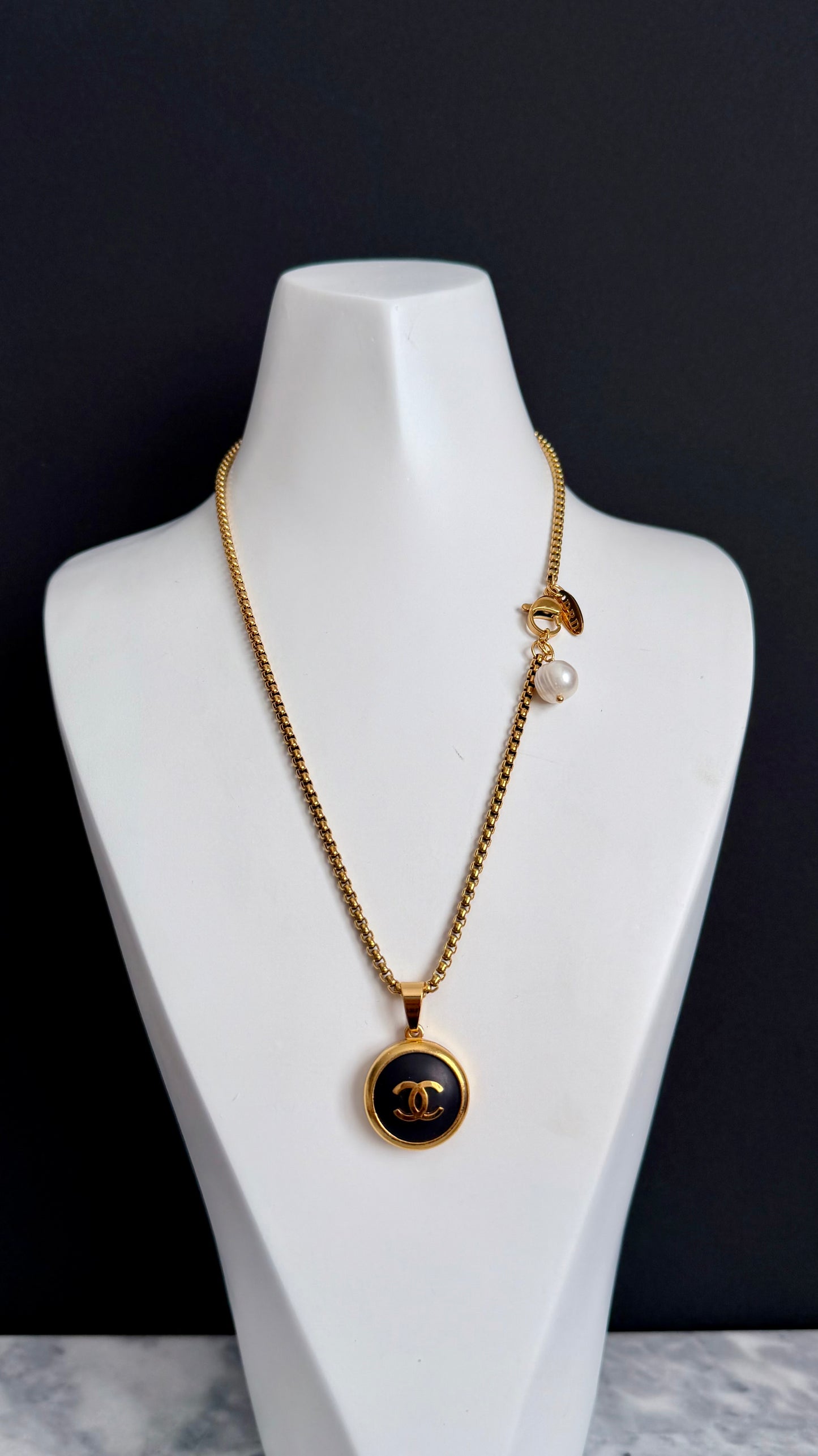 🖤 EXTREMELY RARE reworked button necklace