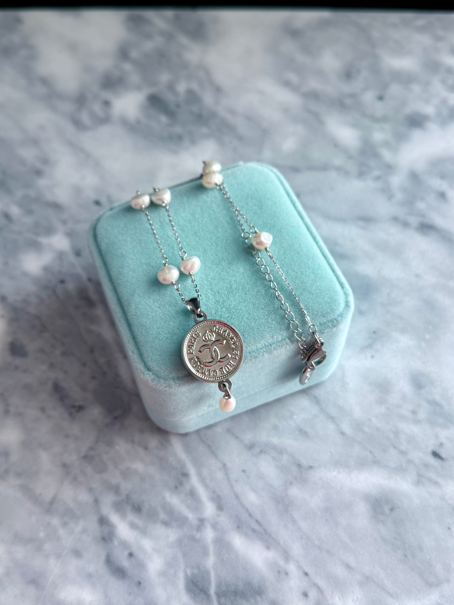 🤍 One of a kind Authentic Reworked button pearl necklace - 2 out of 2, medium size