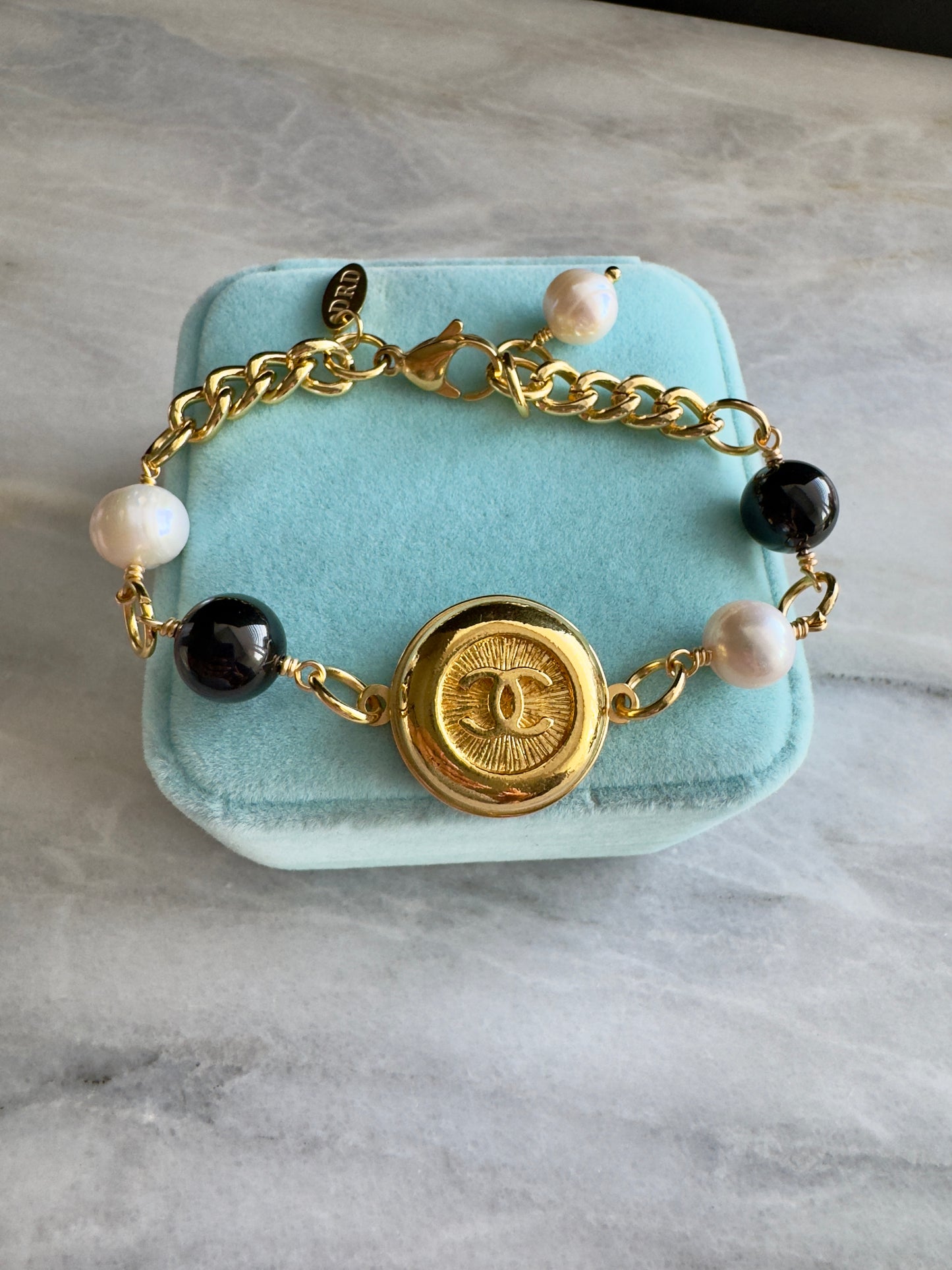 Gold chunky Authentic Reworked button bracelet with onyx and pearls 🖤