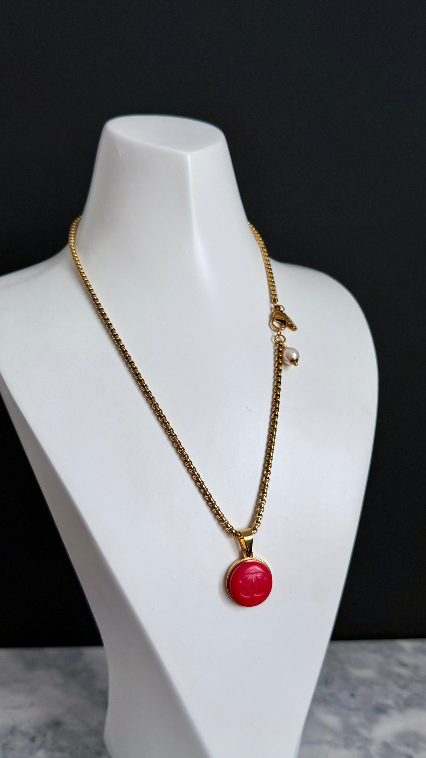 ❤️ EXTREMELY RARE reworked button necklace