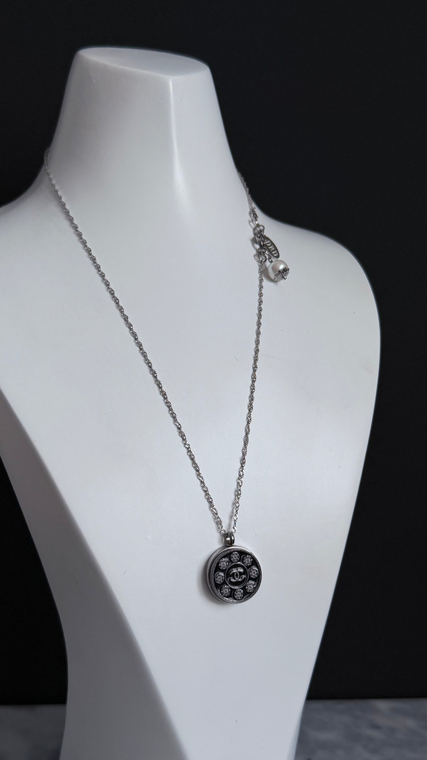 🖤 Reworked Authentic button necklace with sterling silver chain