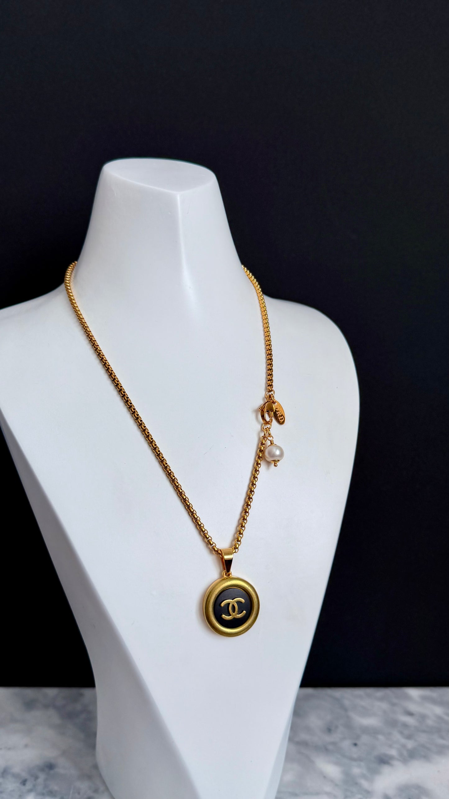 🖤 EXTREMELY RARE reworked button necklace