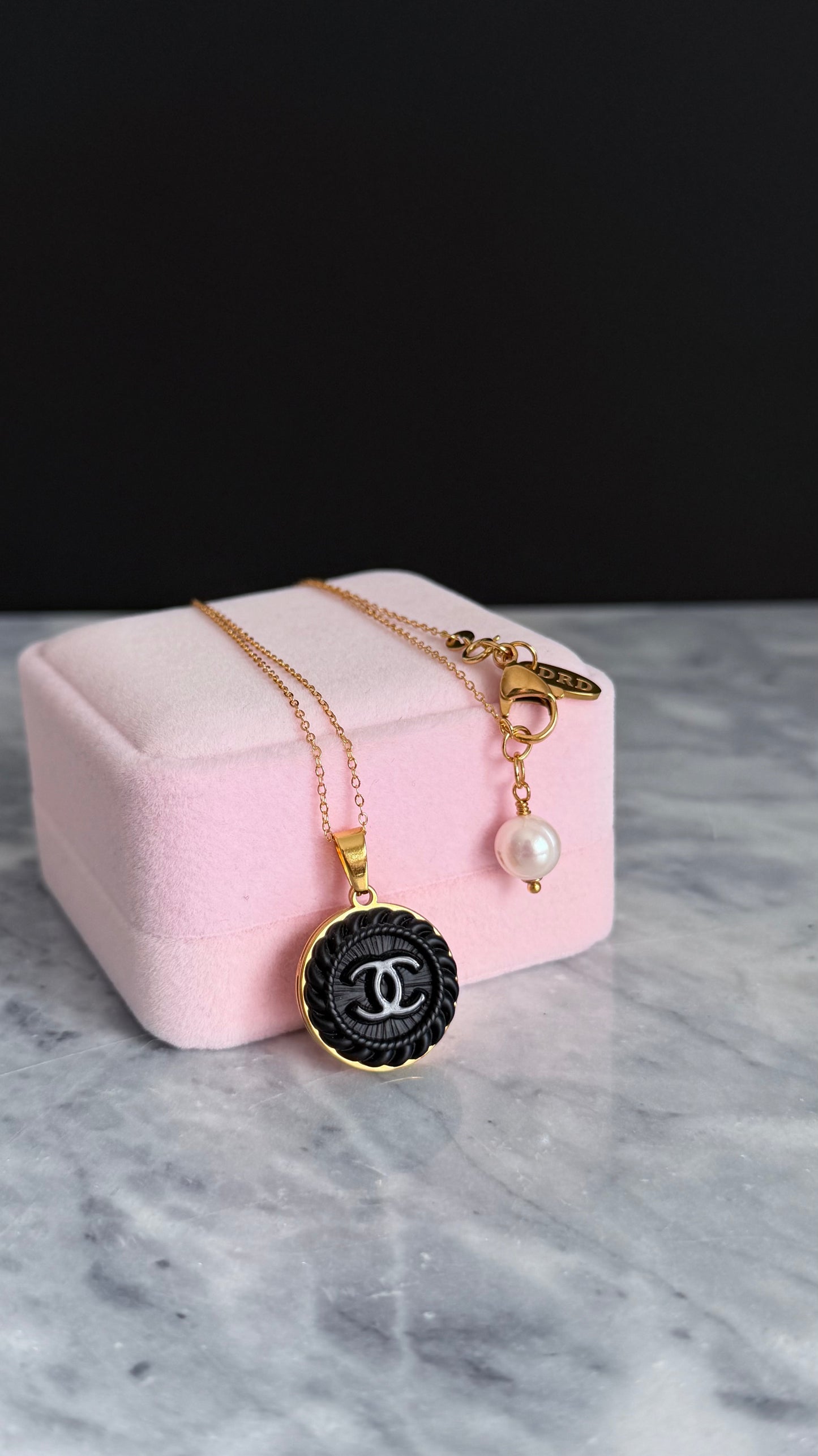 ✨RARE Vintage Authentic button Necklace
