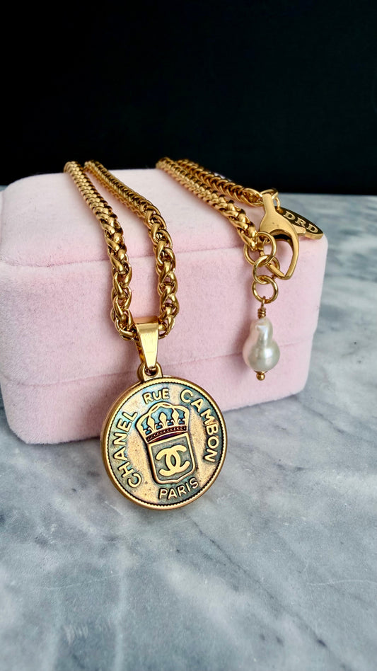 ✨Large Vintage gold Authentic reworked pendant Necklace