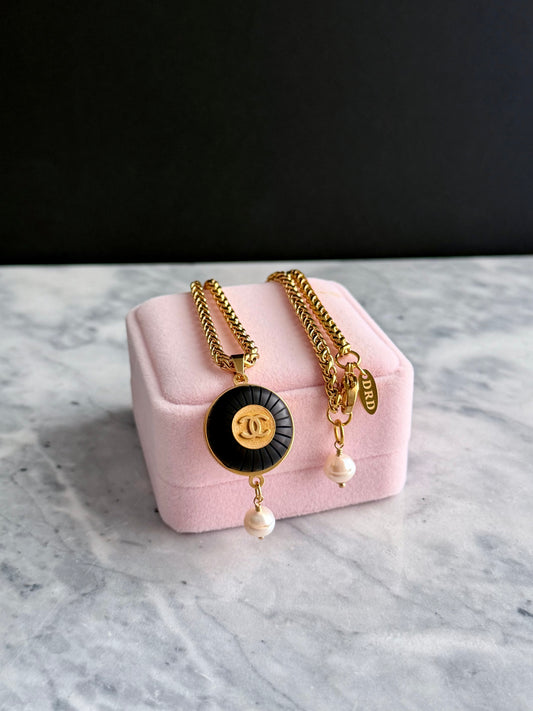 🖤 Vintage LARGE black button necklace