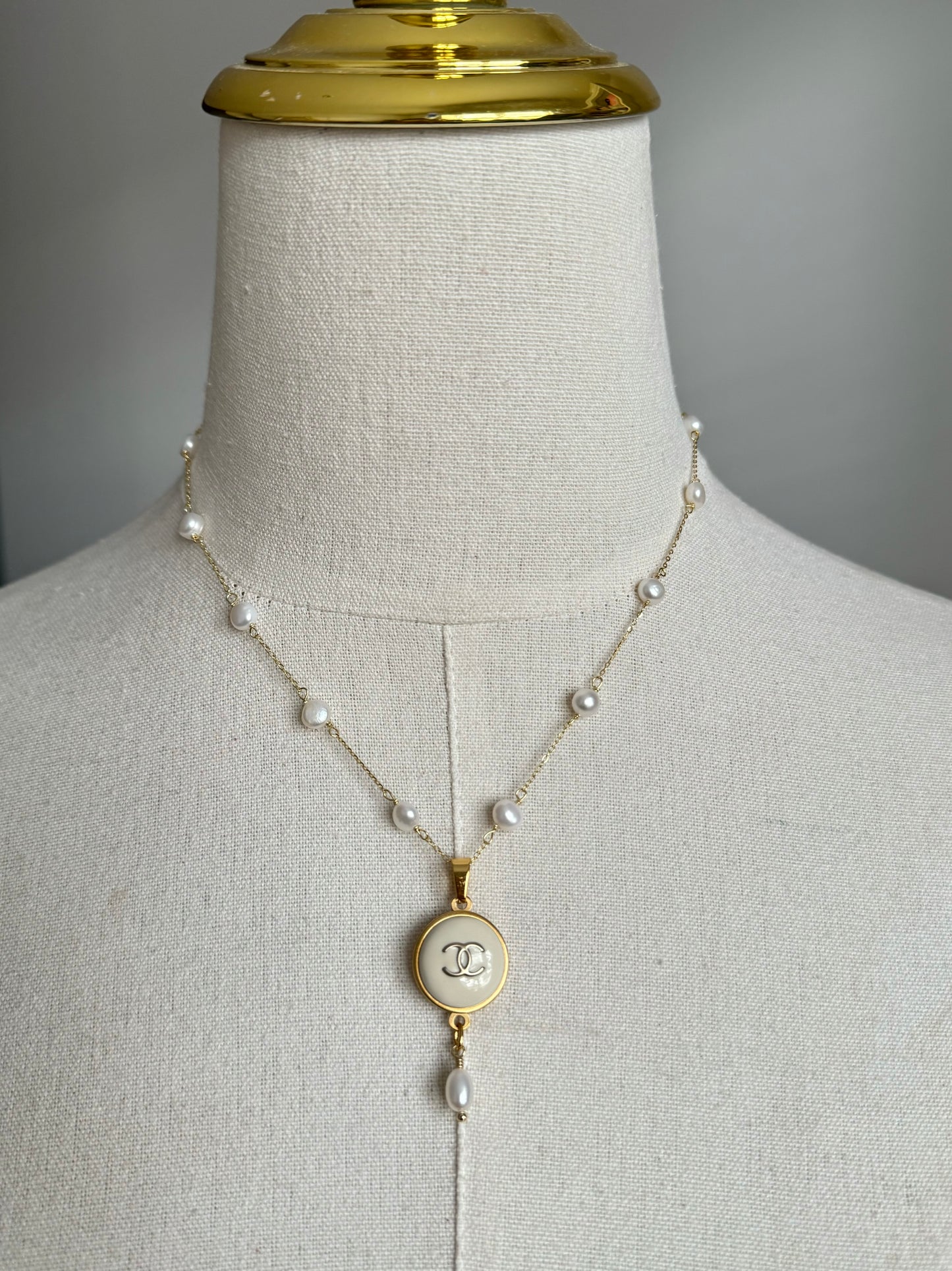 🤍 One of a kind delicate Authentic Reworked button necklace