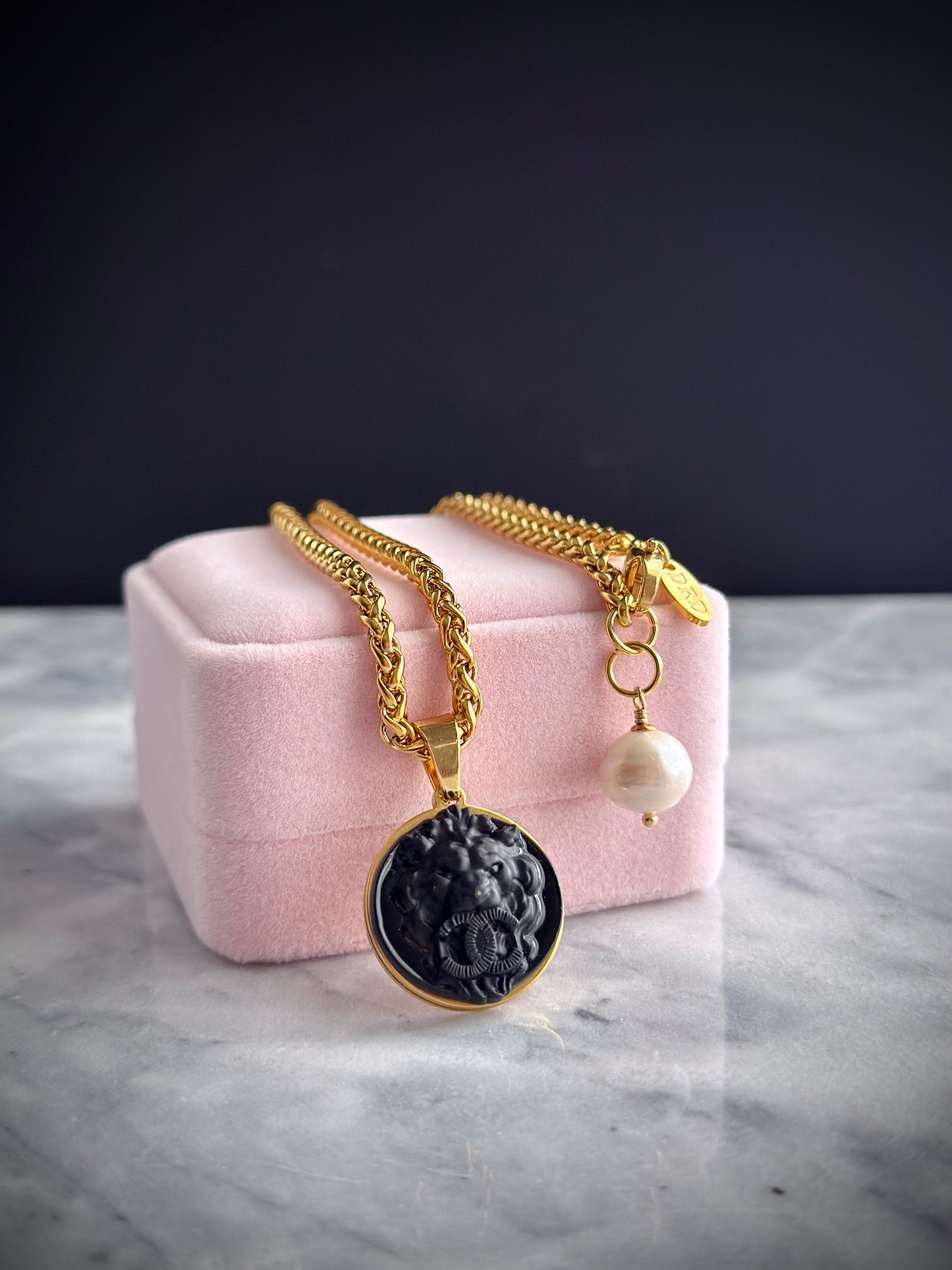 🖤 reworked button necklace