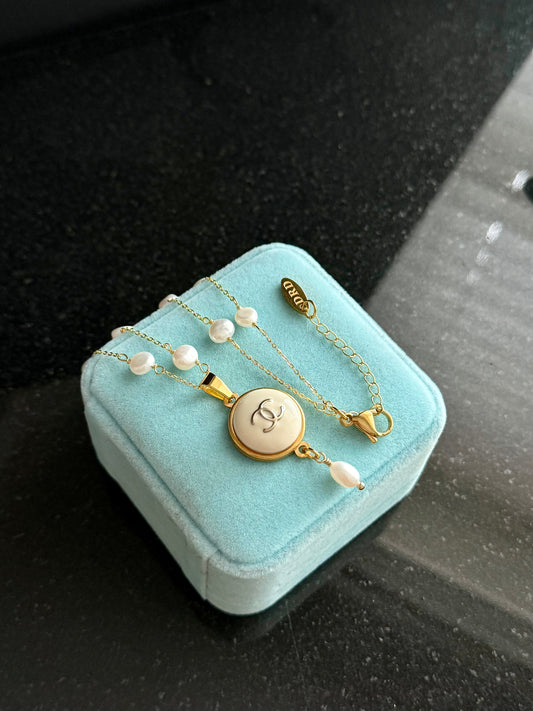 🤍 One of a kind delicate Authentic Reworked button necklace