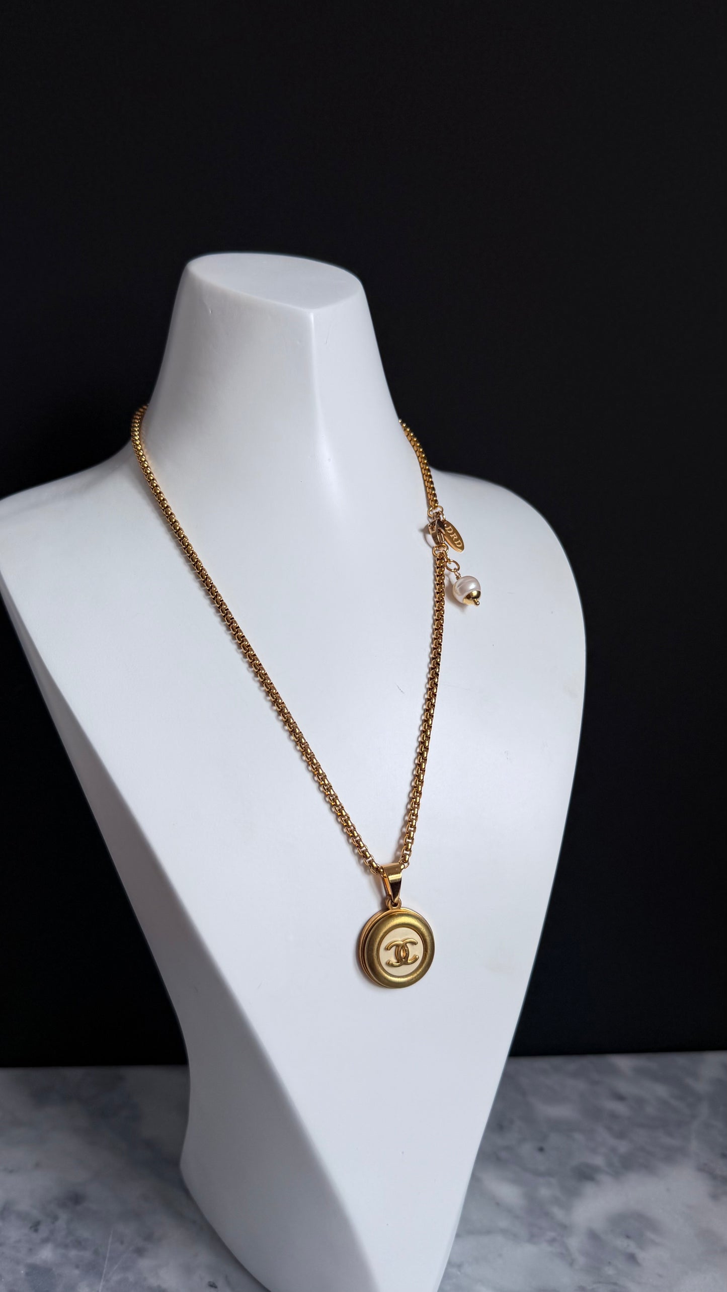 ✨ Extremely rare Authentic Reworked gold Button Necklace