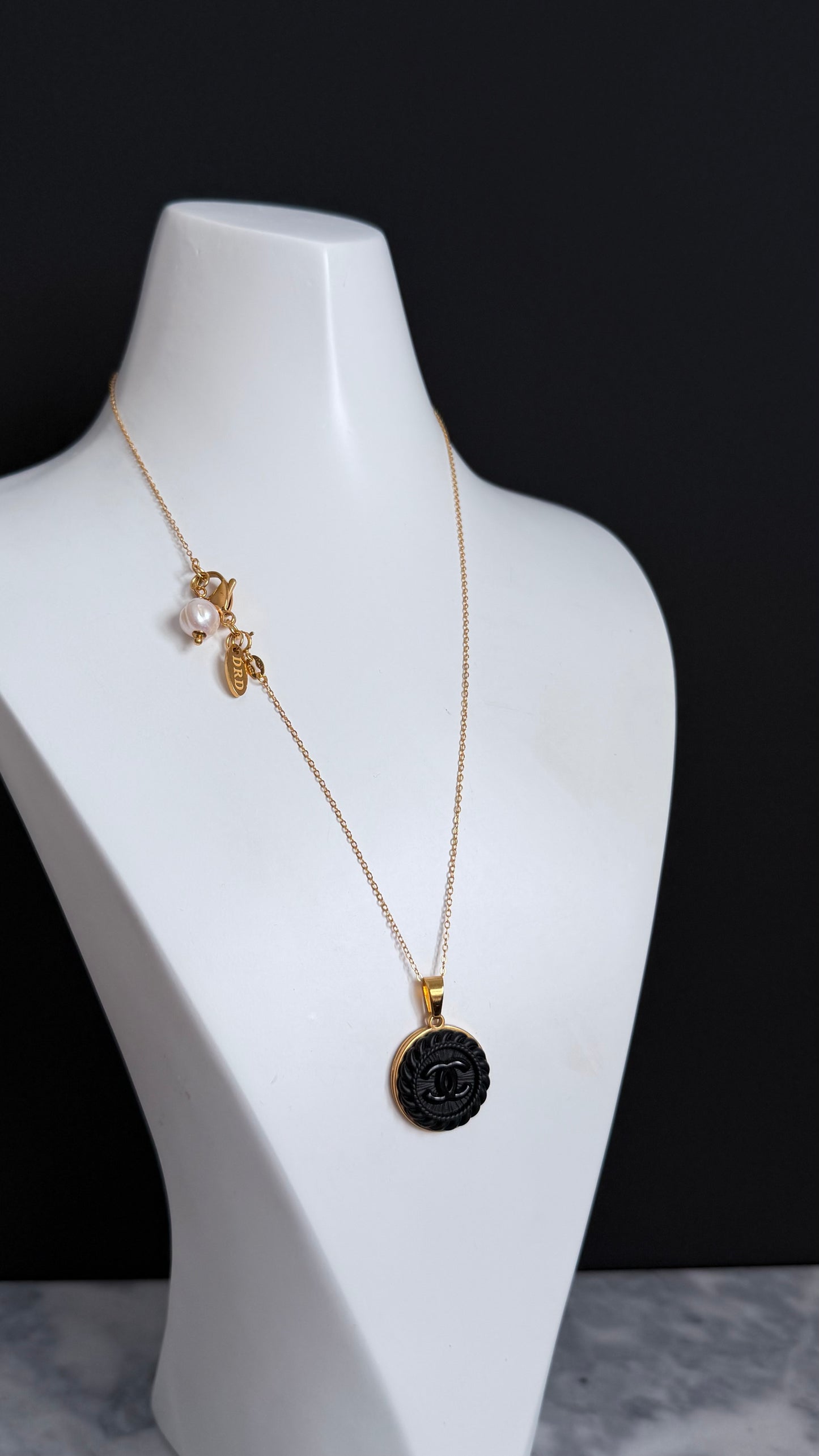 ✨RARE Vintage Authentic button Necklace