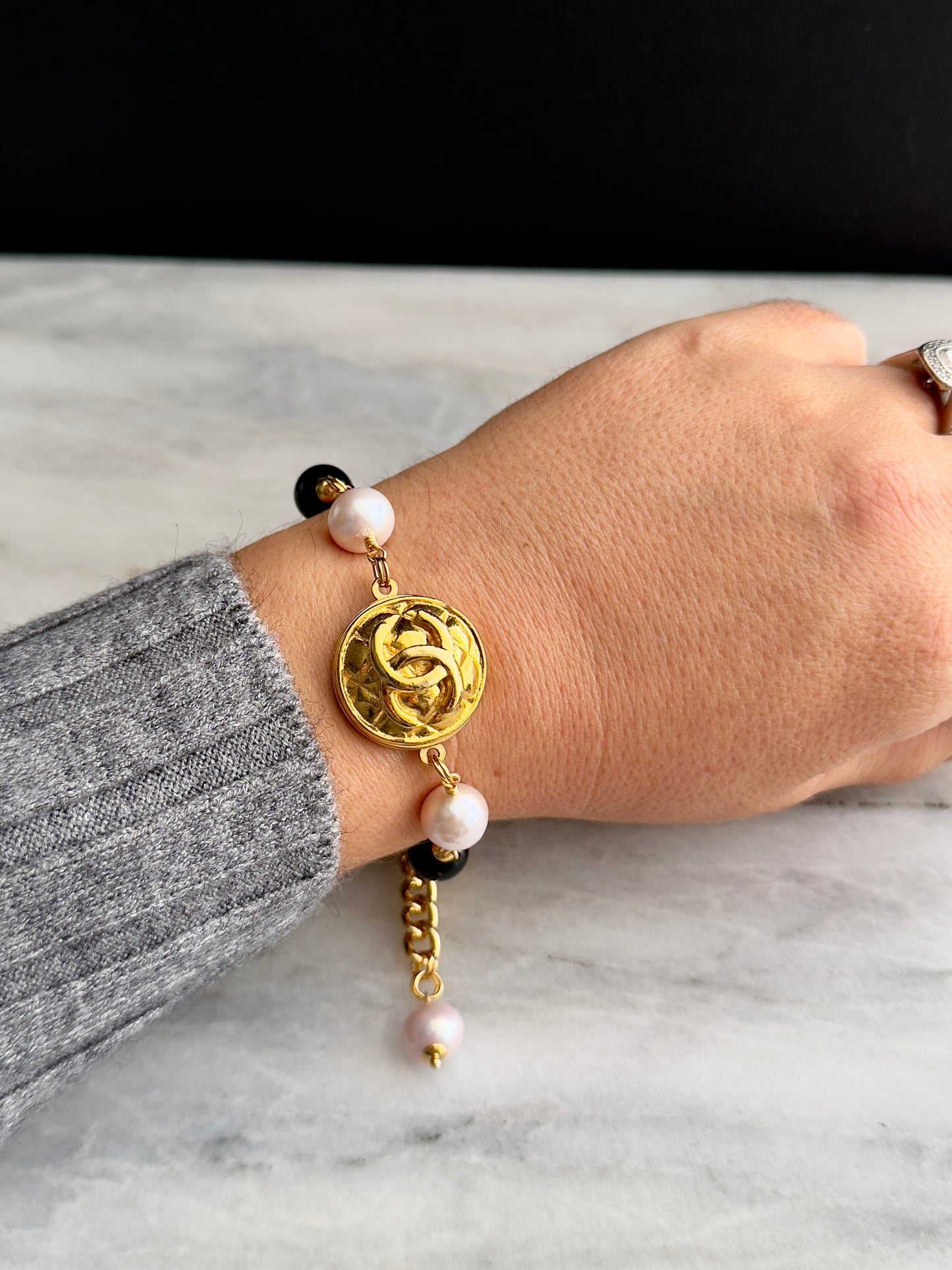 Gold chunky Authentic Reworked button bracelet with onyx and baroque pearls 🖤