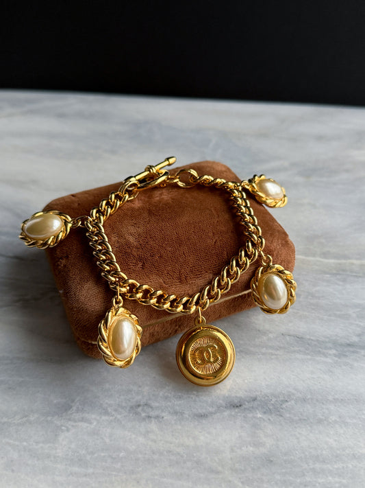 Gold chunky Authentic Reworked button bracelet pearls 🖤