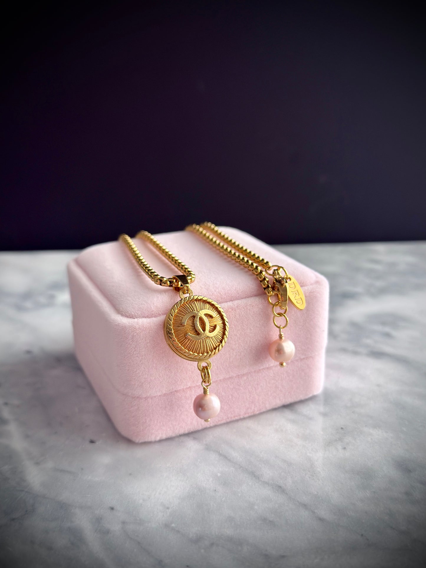 ✨EXTREMELY RARE VINTAGE reworked button necklace