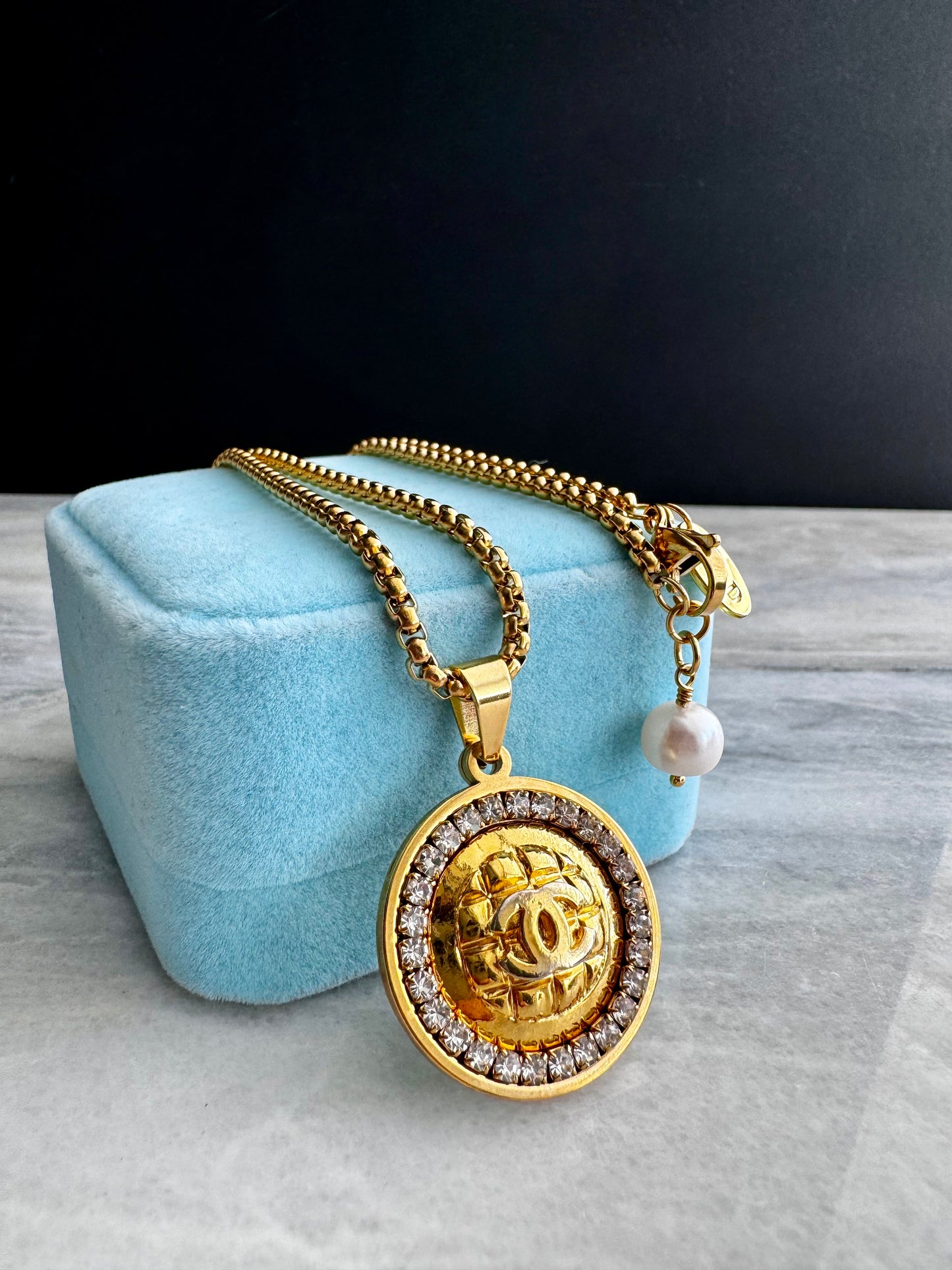 ✨SUPER RARE Large Vintage Authentic reworked Gold button Necklace