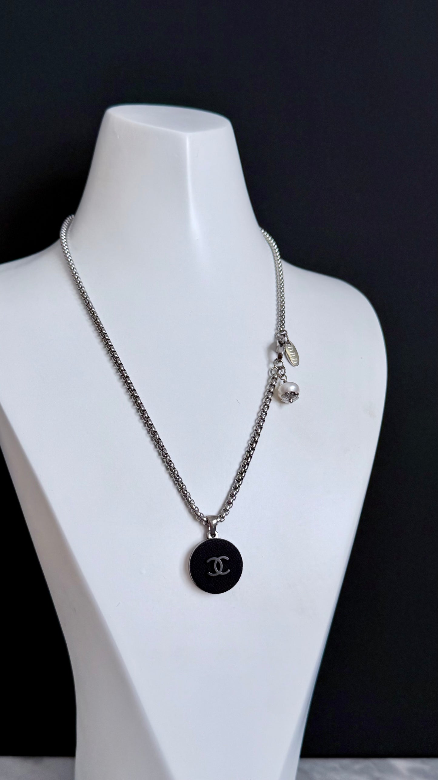 🤍 Extremely rare Vintage Authentic reworked button Necklace - ONE OF A KIND