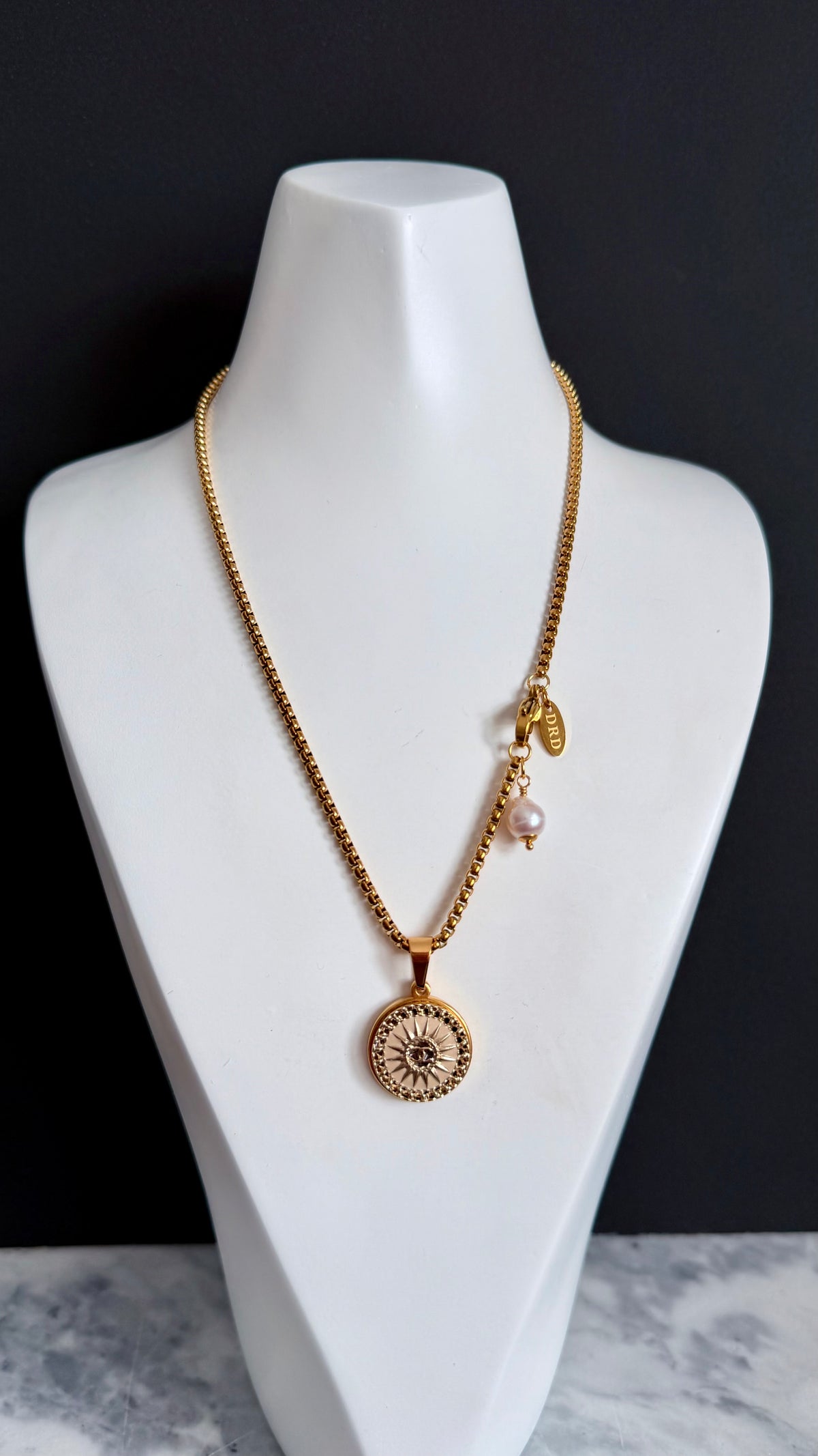 💛 Rare gold enamel button necklace 1 out of 2 medium size