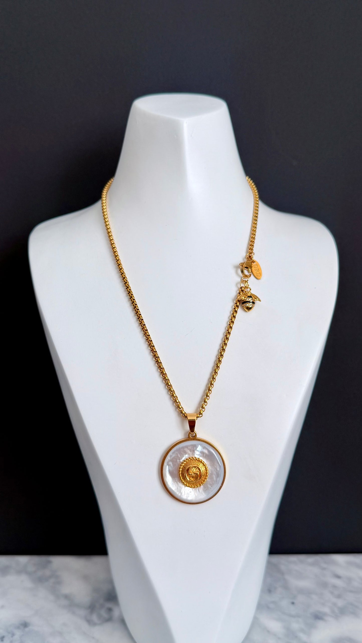 SUPER RARE Large MOTHER OF PEARL and Vintage Authentic reworked Gold GUCCI button Necklace ✨