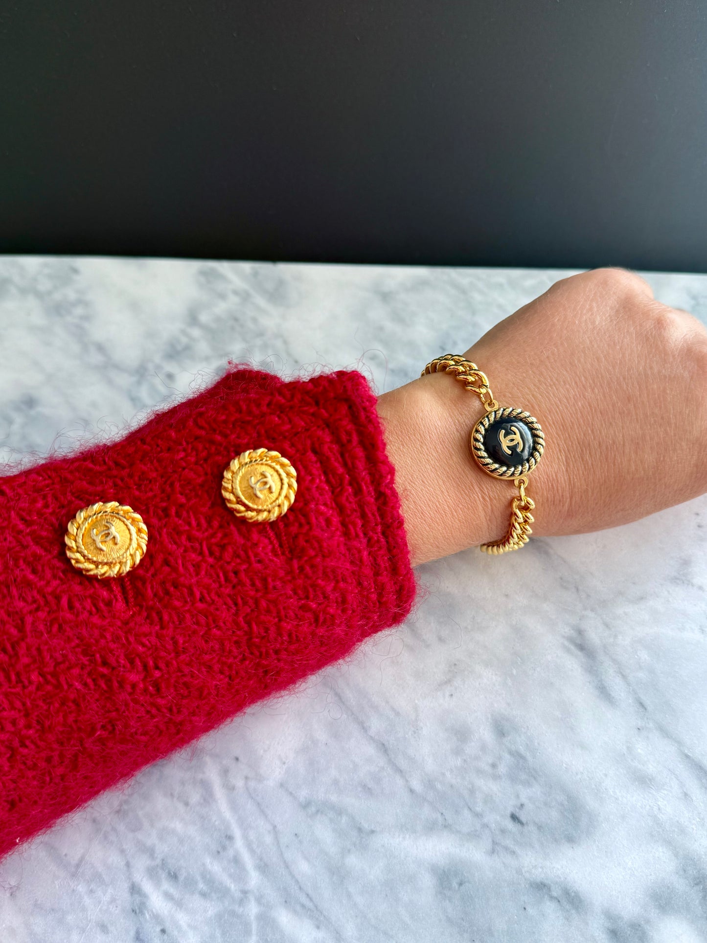 🖤 Extremely rare Authentic Vintage Gold Reworked button bracelet