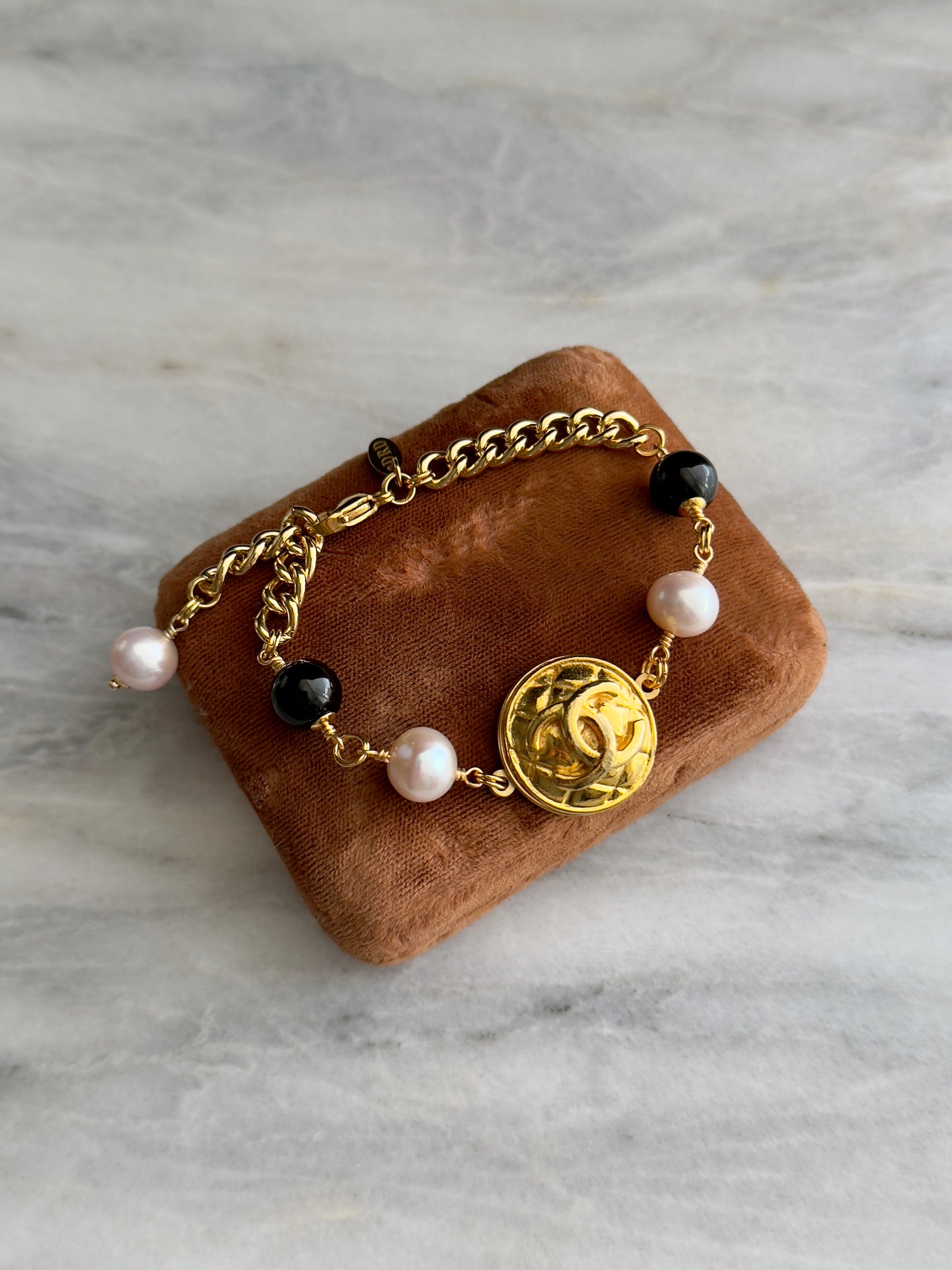 Gold chunky Authentic Reworked button bracelet with onyx and baroque pearls 🖤