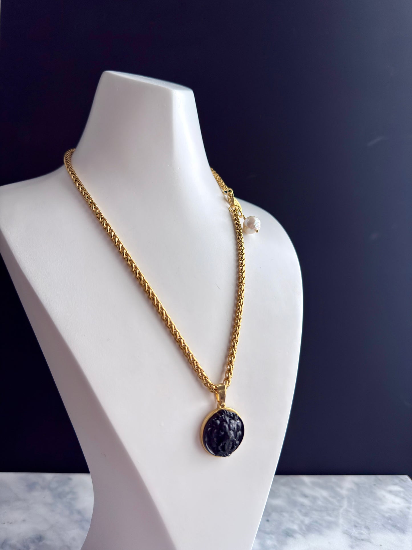 🖤 reworked button necklace