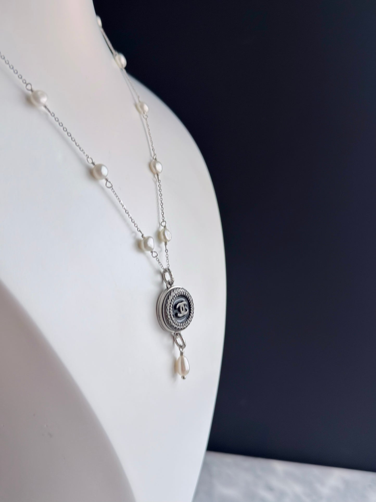 🖤 One of a kind Authentic Reworked button pearl necklace