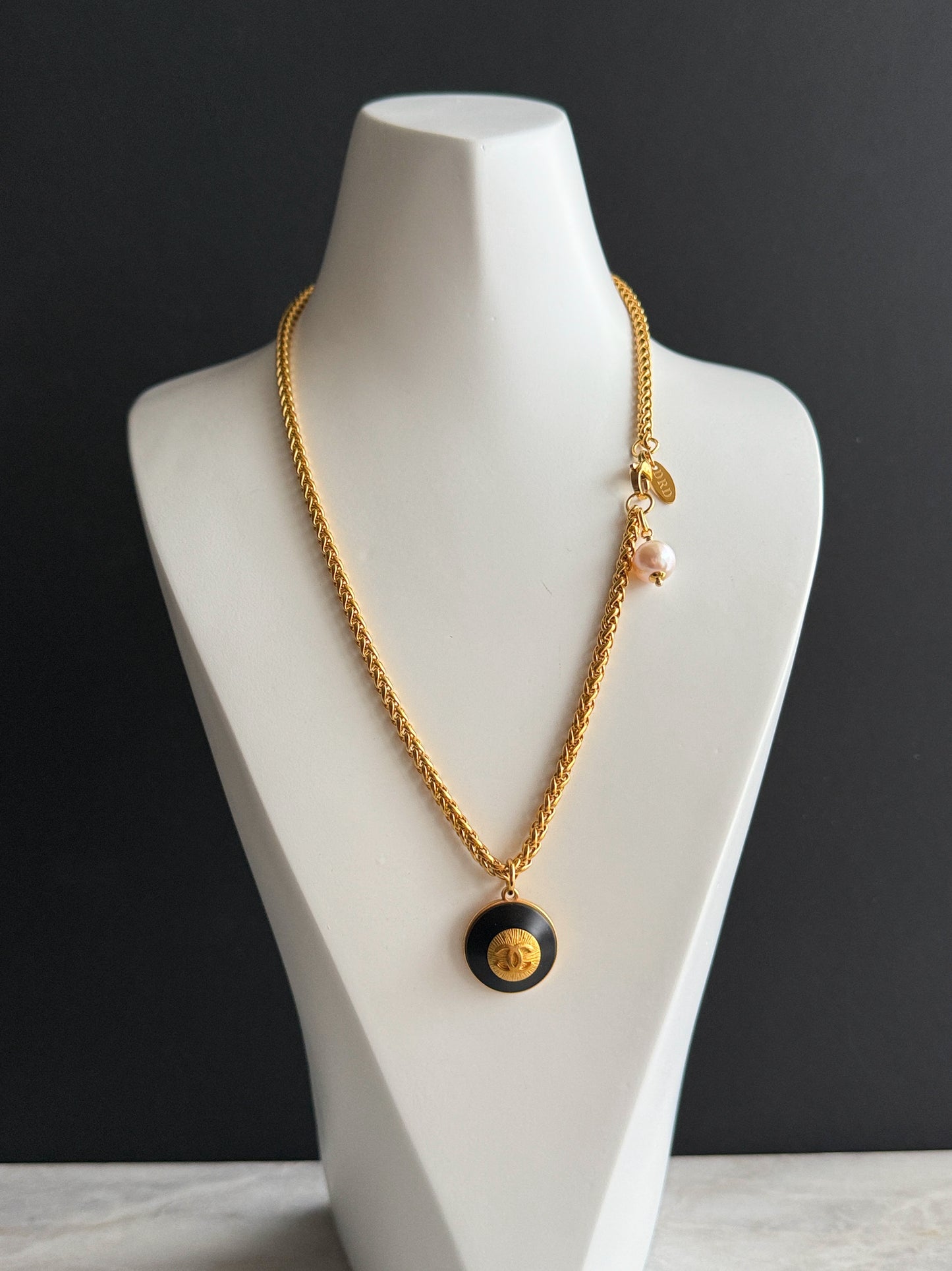 🖤 “Kitty” Vintage Authentic reworked Gold button Necklace