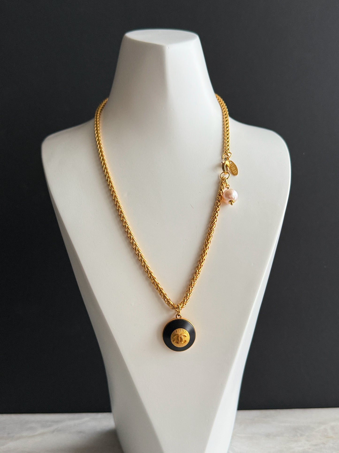 🖤 “Kitty” Vintage Authentic reworked Gold button Necklace