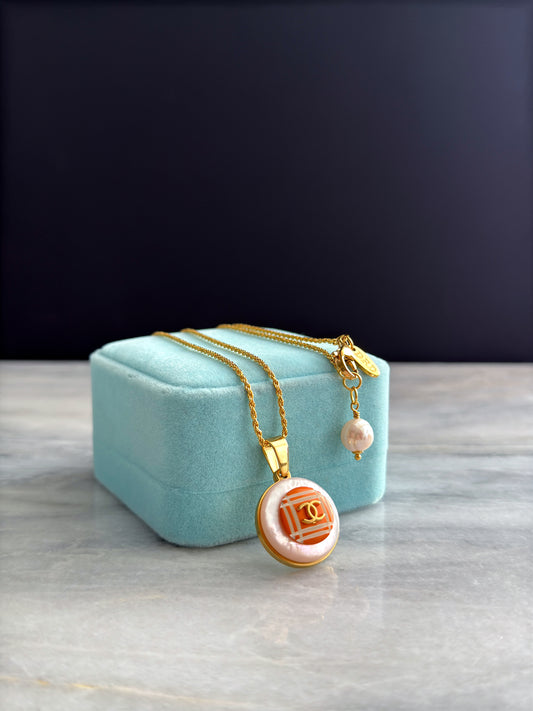 🧡 EXTREMELY RARE MOTHER OF PEARL and Authentic reworked Gold button Necklace