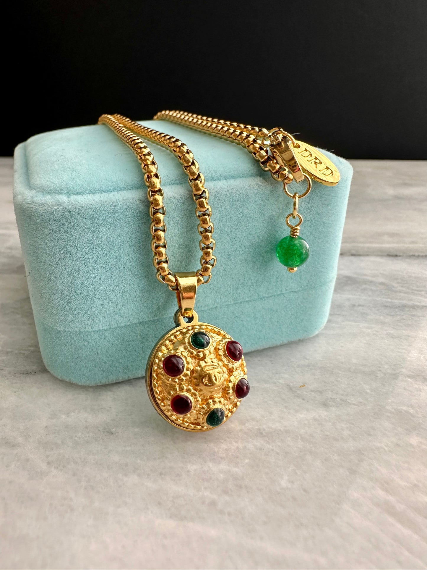 💚 Extremely rare Vintage Authentic reworked Gold button Necklace