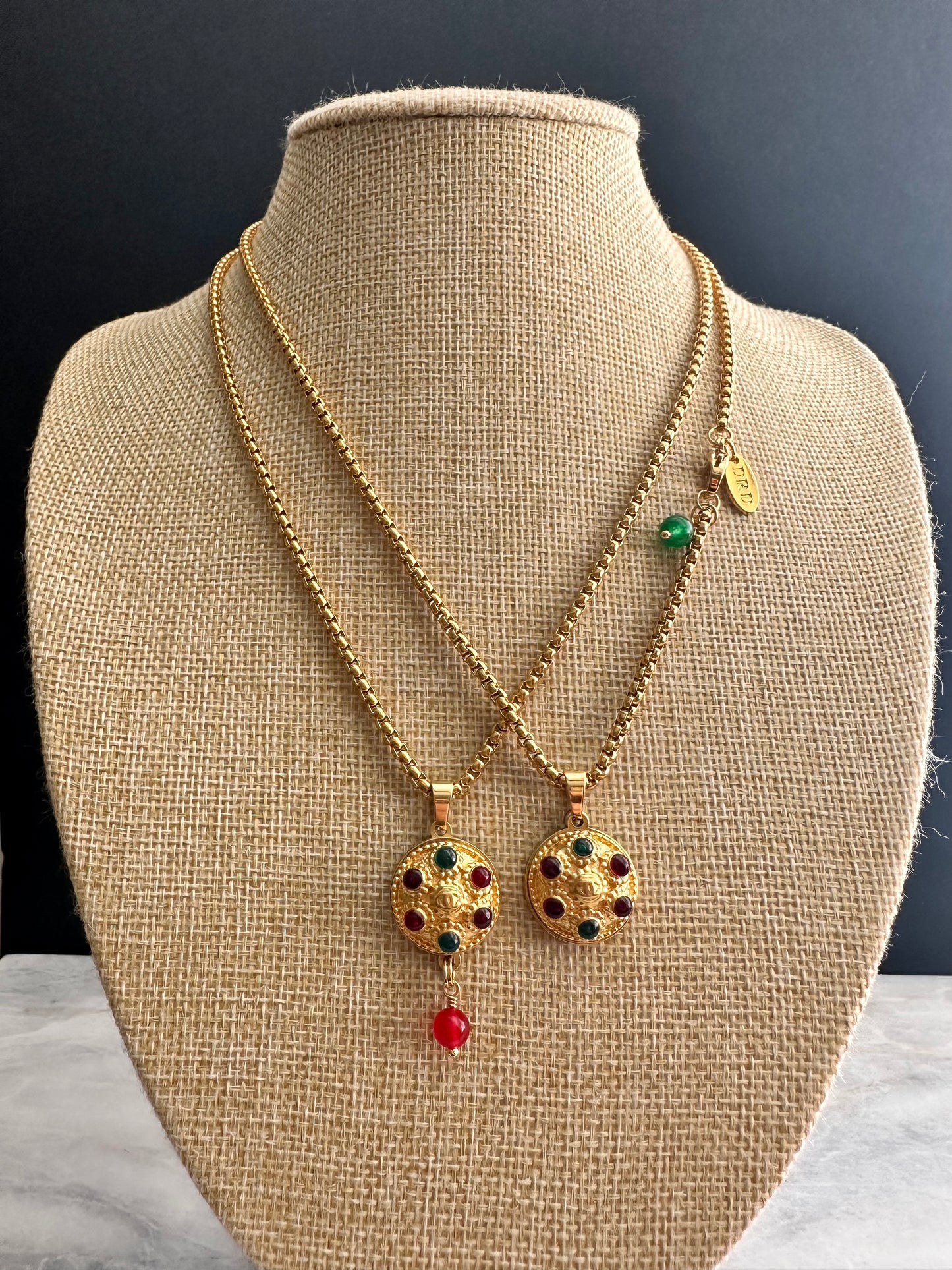 💚 Extremely rare Vintage Authentic reworked Gold button Necklace