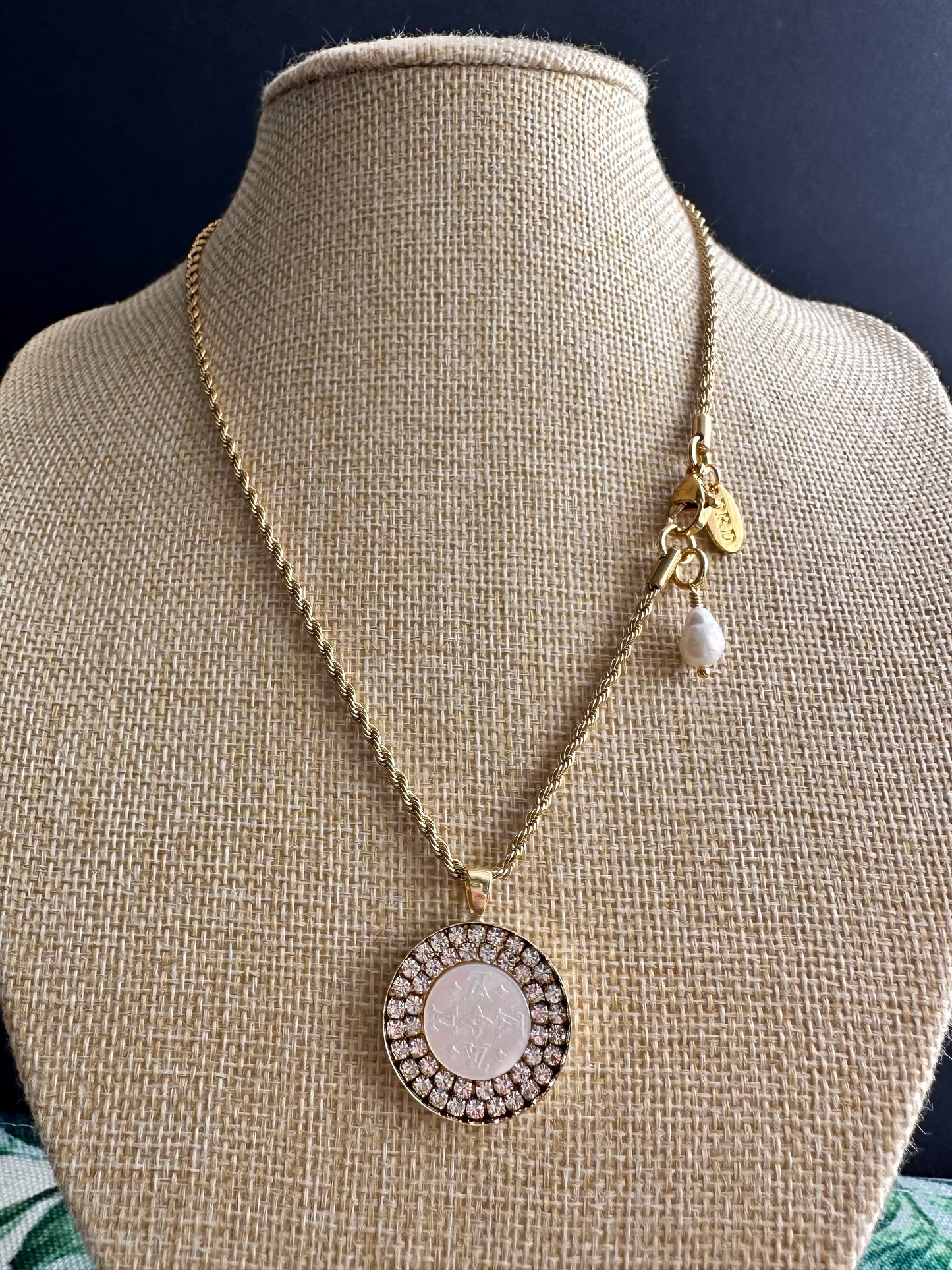 🤍 Authentic gold reworked Louis Vuitton button Necklace - VERY rare!