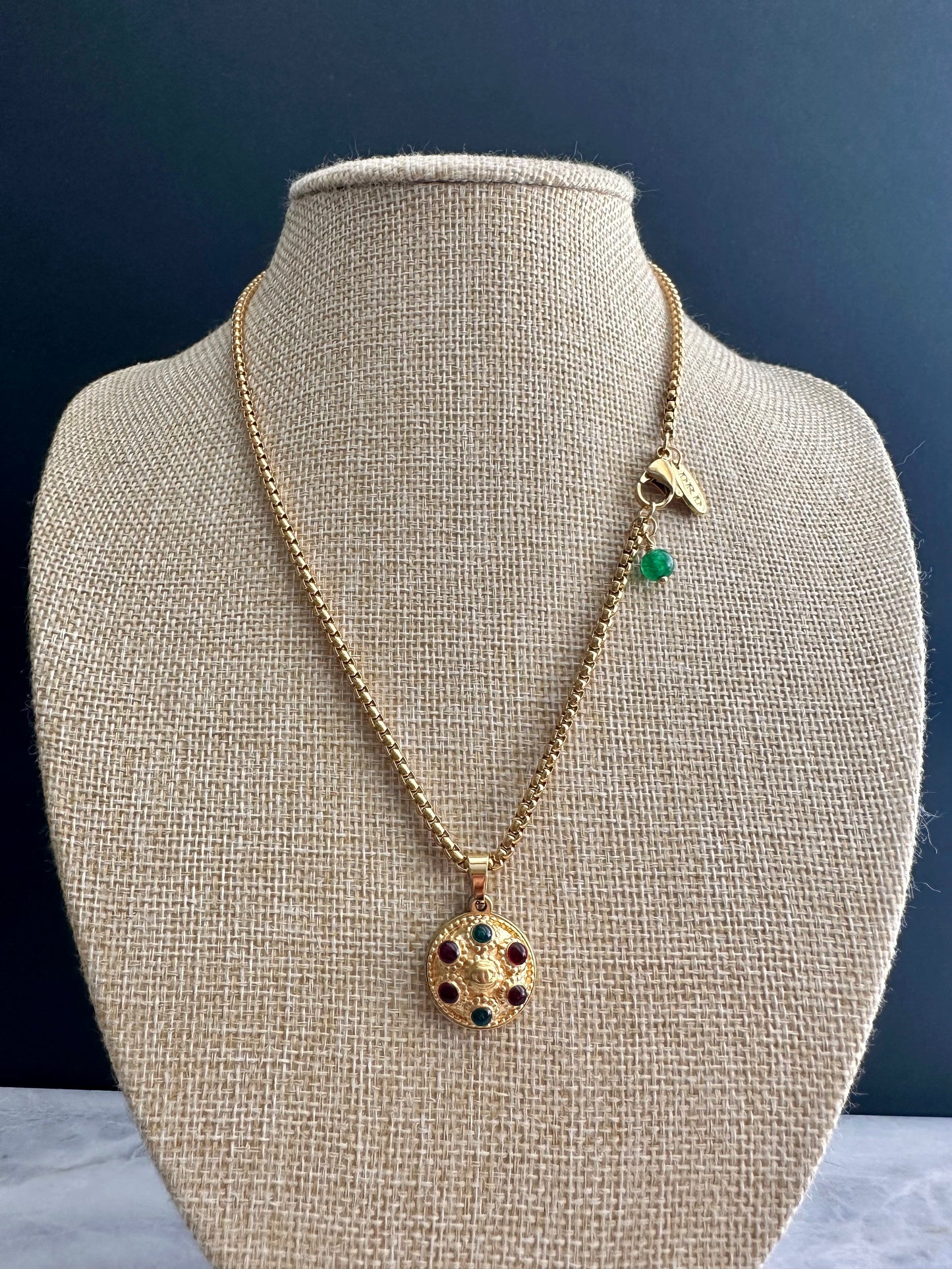 💚 Extremely rare Vintage Authentic reworked Gold button Necklace