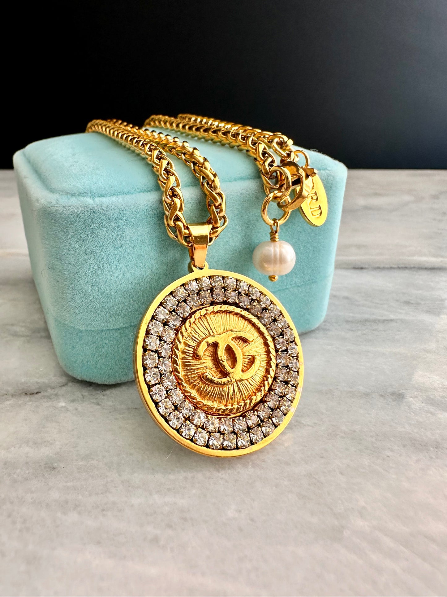 ✨SUPER RARE Large Vintage Authentic reworked Gold button Necklace