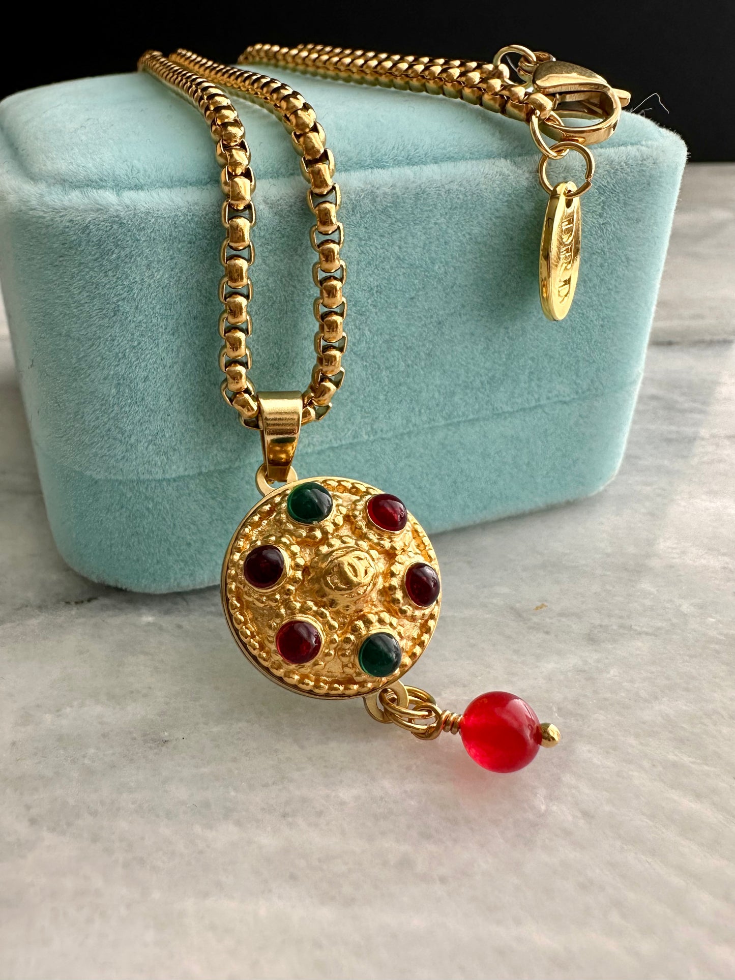 ❤️ Extremely rare Vintage Authentic reworked Gold button Necklace