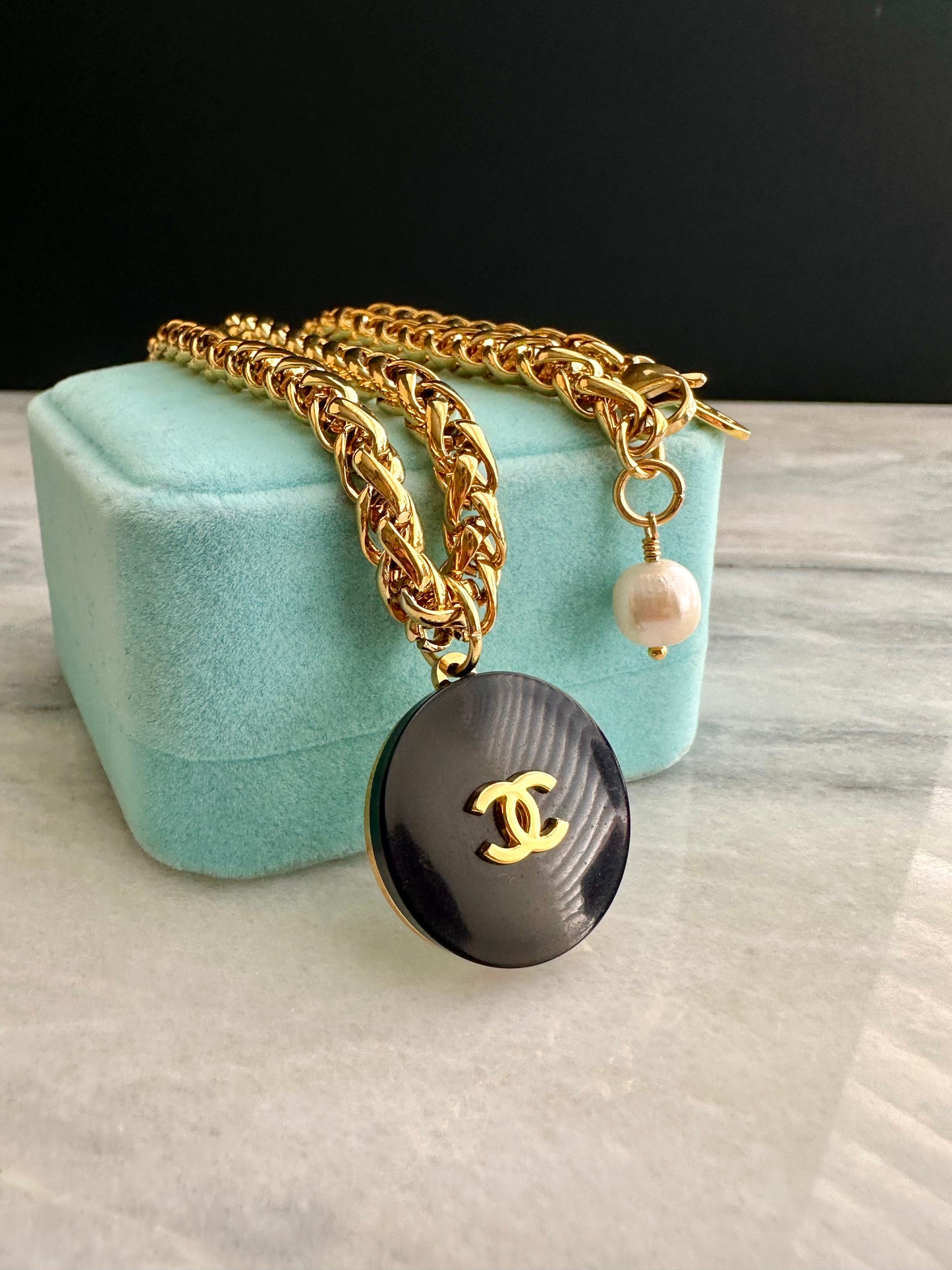 🖤 super rare reworked giant black button necklace