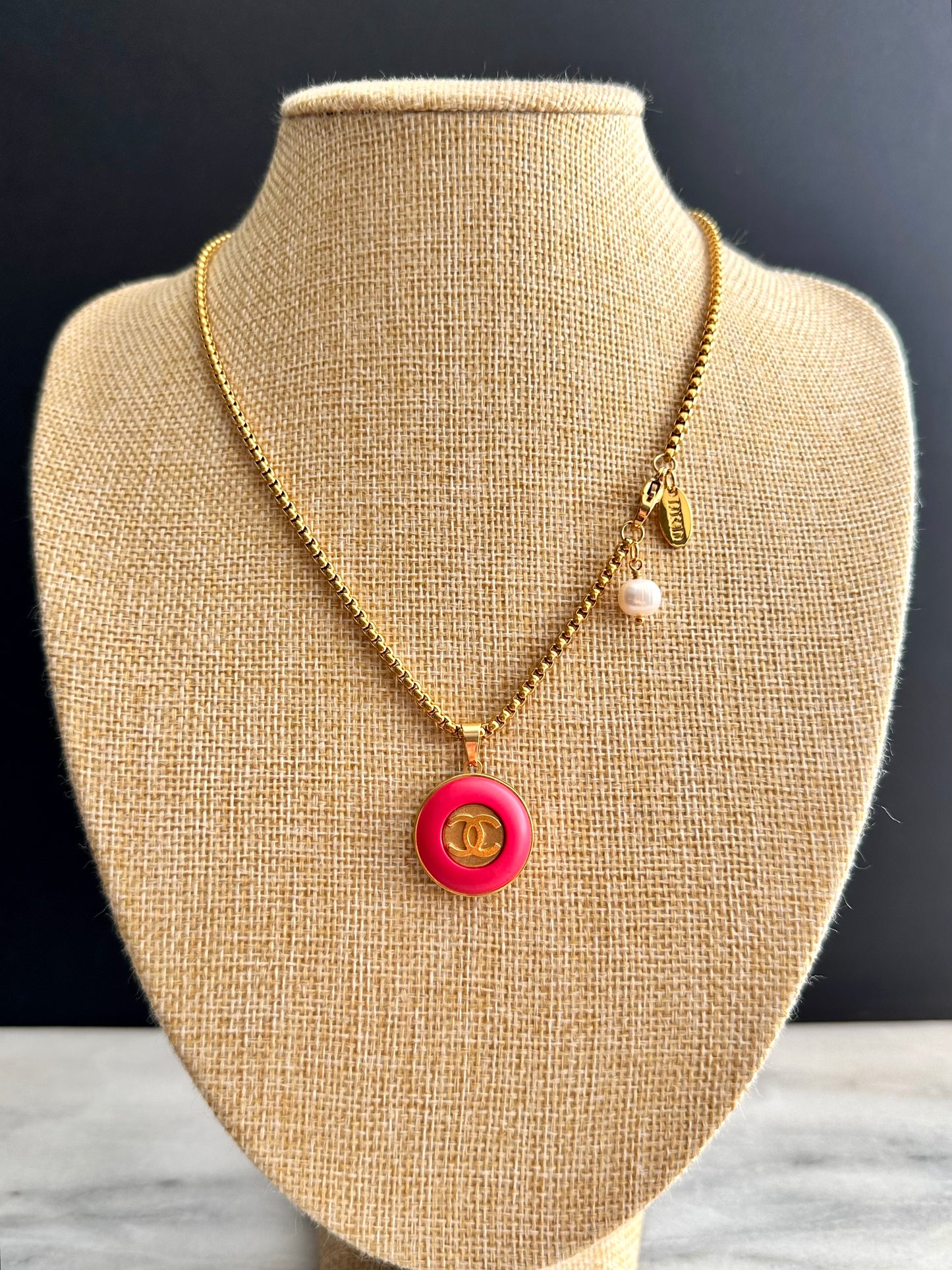 💖 super rare reworked giant pink button necklace