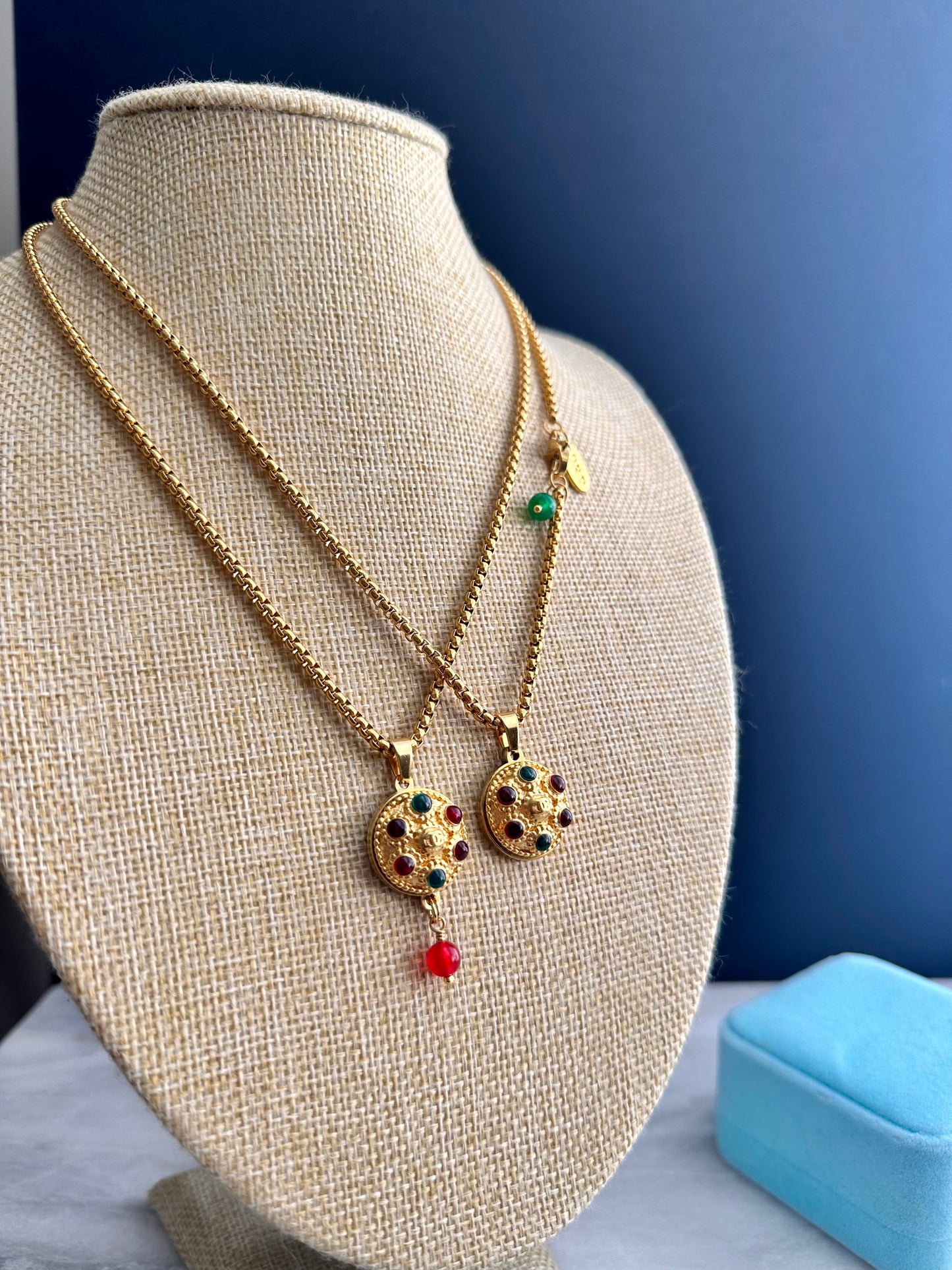 💚 Extremely rare Vintage Authentic reworked Gold button Necklace