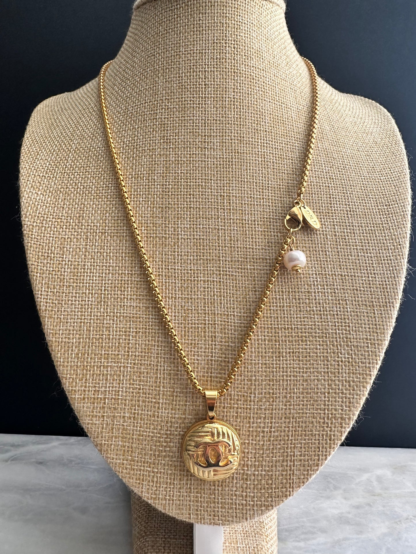 ✨ Large SUPER RARE Large Vintage Authentic reworked Gold button Necklace