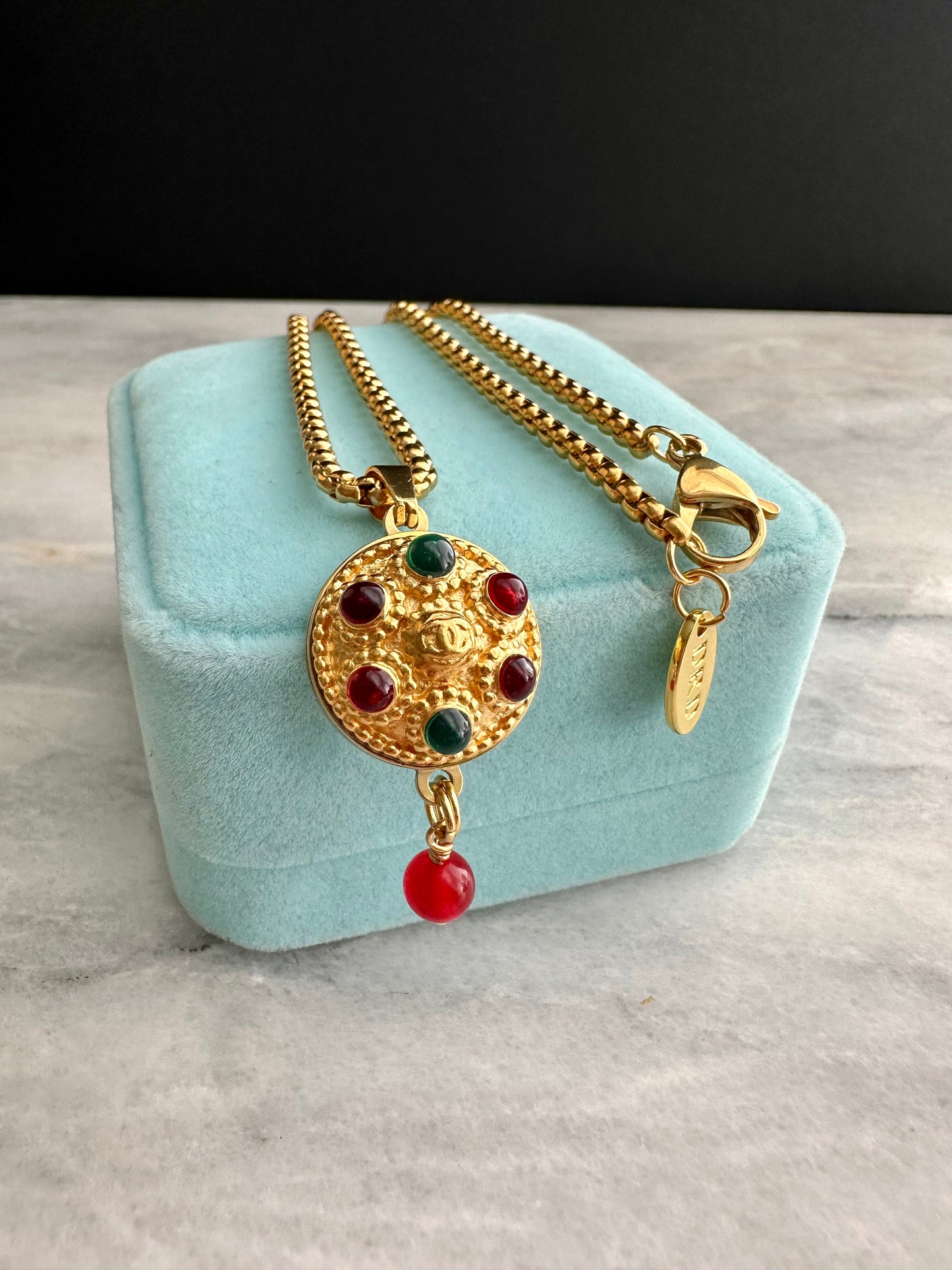 ❤️ Extremely rare Vintage Authentic reworked Gold button Necklace