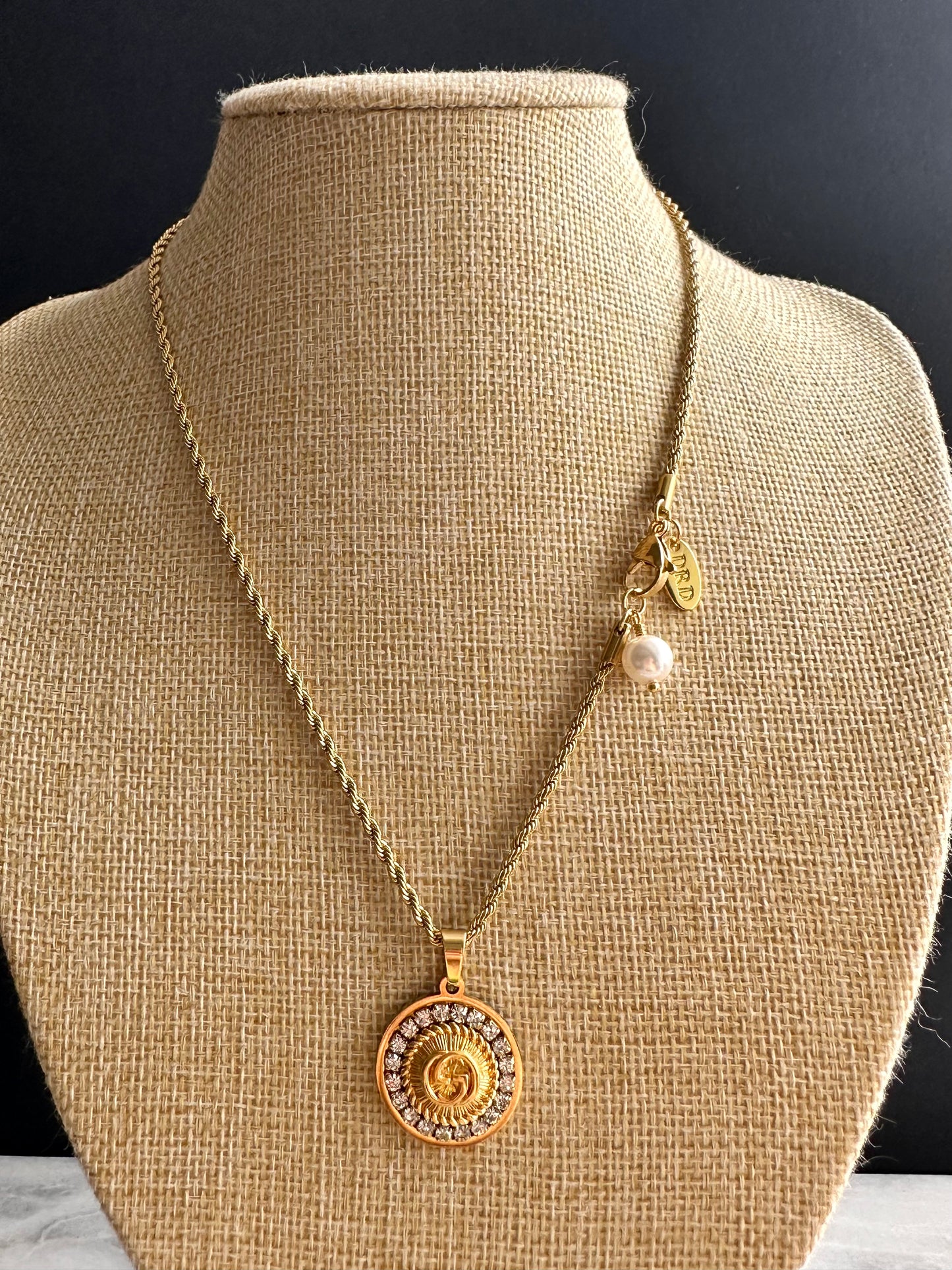 Antique Gold reworked Gucci necklace • high quality